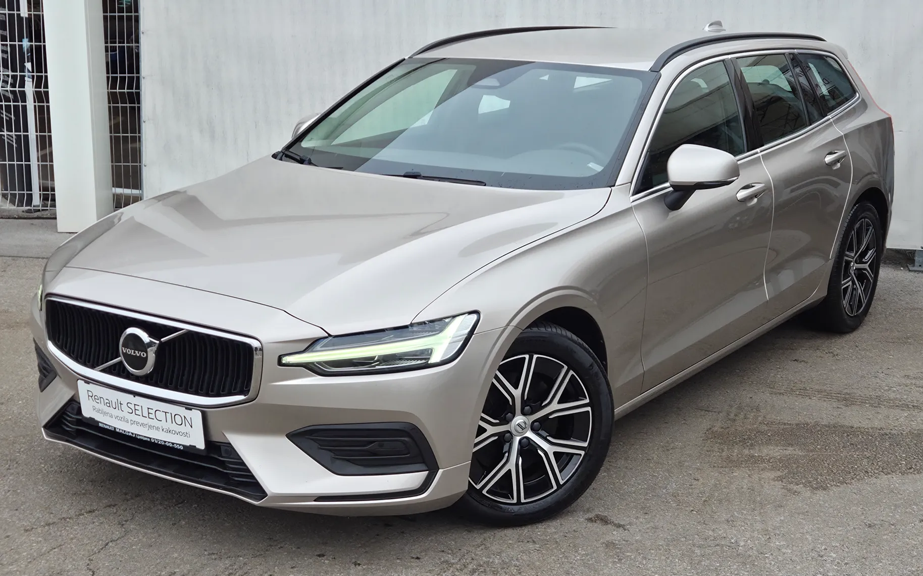 Zunanja slika - Volvo V60 - 2.0 B4 Core ACC-KAMERA-NAVI-LED-GRETJE SPR/ZAD.SED - 9