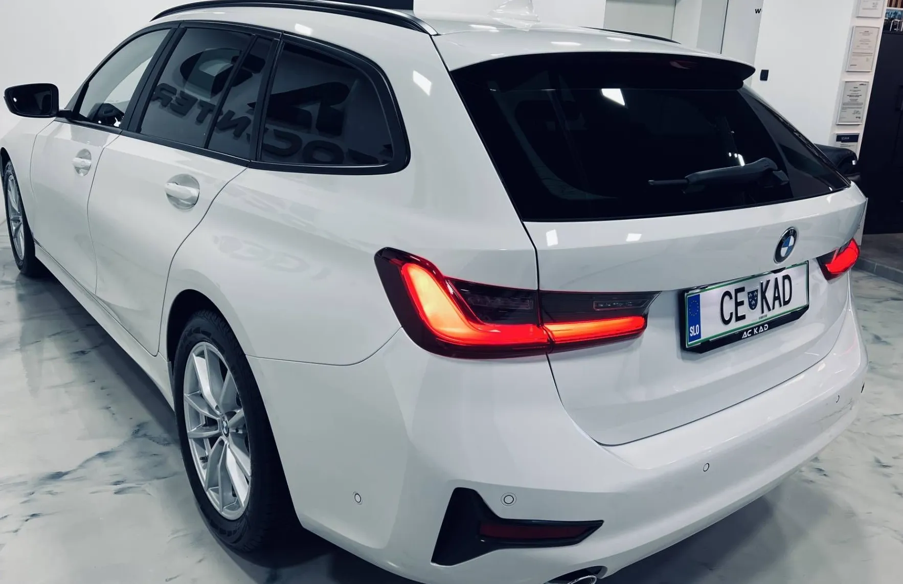 Zunanja slika - BMW Serija 3 - Touring: 318d LED-NAVI-KAMERA-ACC - 5