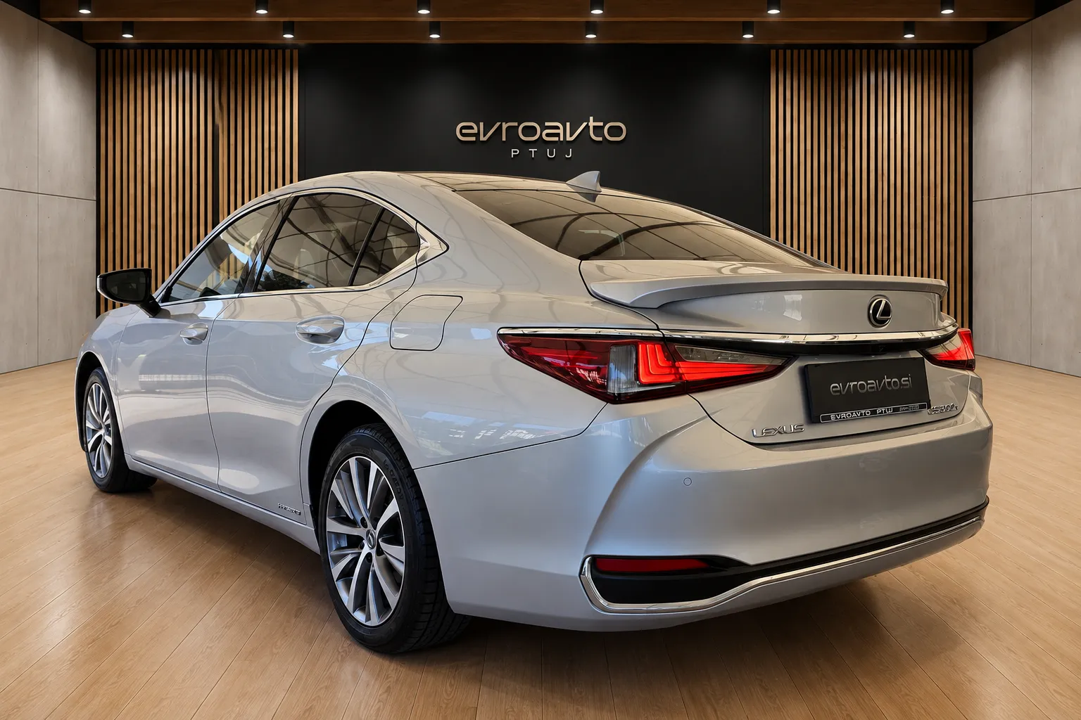 Zunanja slika - Lexus ES - 300h Executive Avt.Redno servisiran - 5