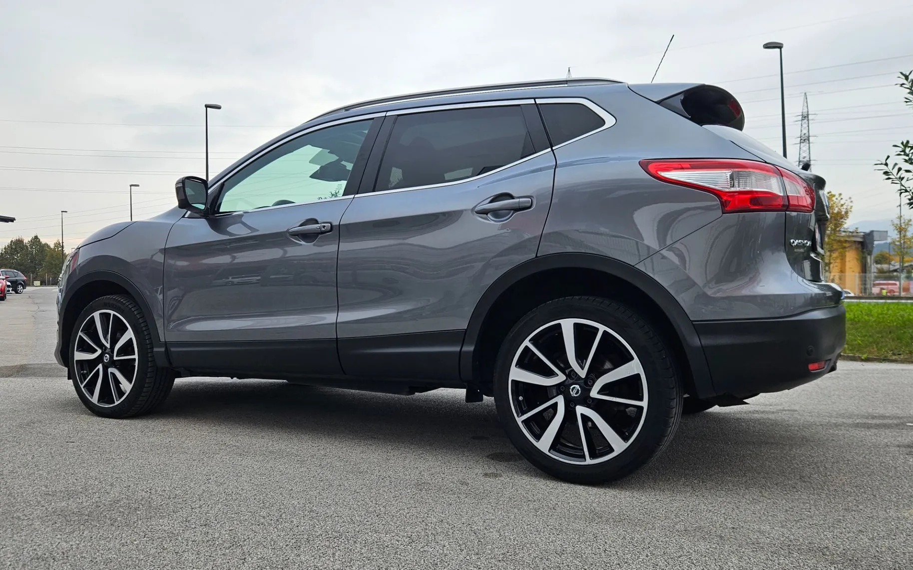 Zunanja slika - Nissan Qashqai - 1.6 dCi Visia, SLOVENSKI,360KAMERE,USNJE - 5