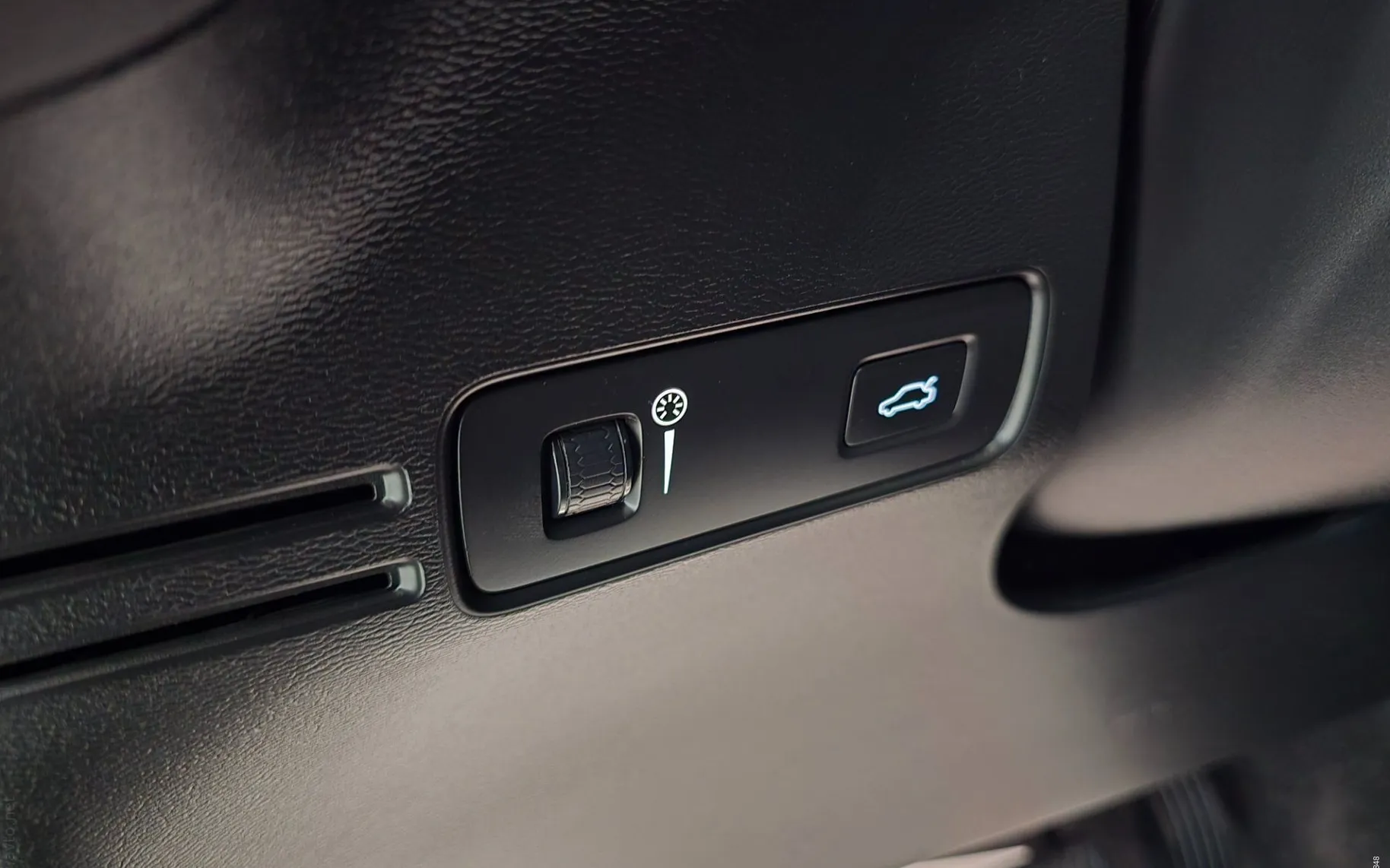 Notranja slika - Volvo XC40 - D3 Momentum Pro Avt. - LED.kamera.asistence.navi - 18