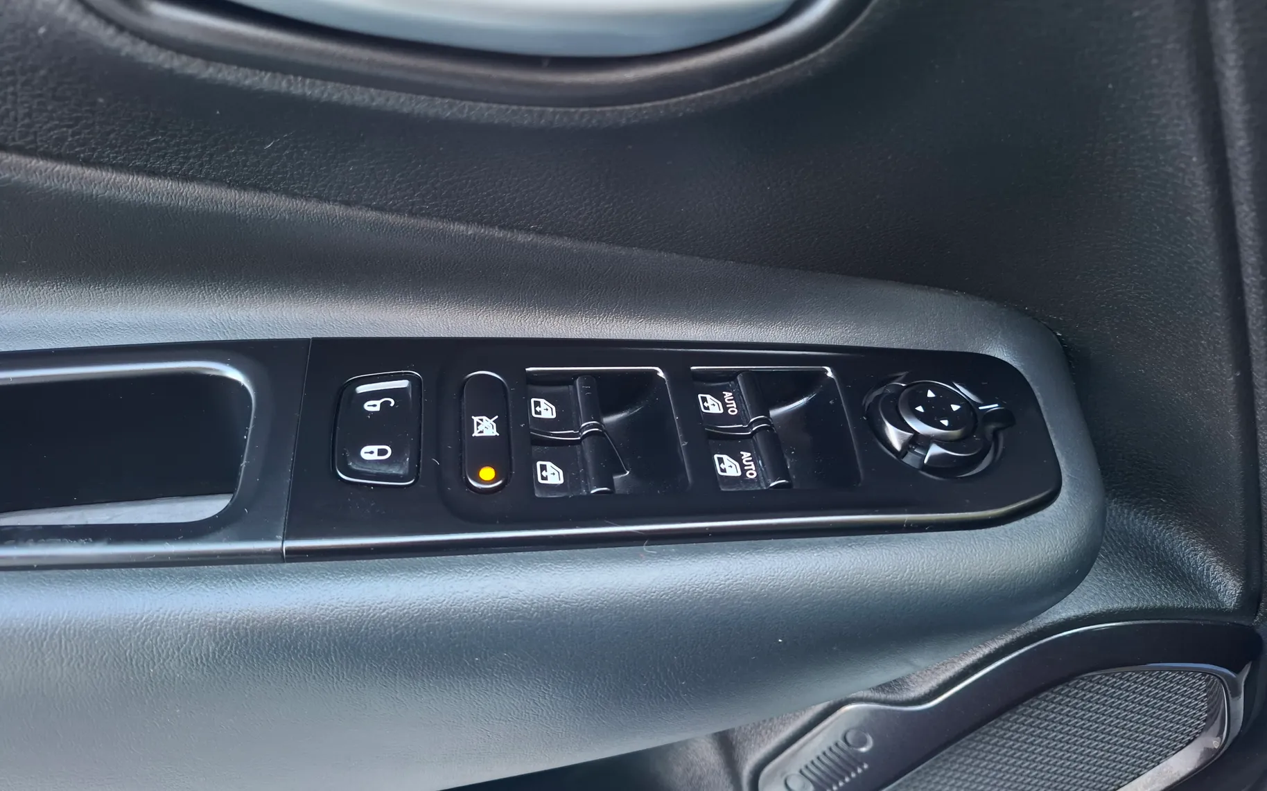 Zunanja slika - Jeep Renegade - 4xe eAWD 1.3 PHEV Limited Avtomatik - TOP OPREMA - 23