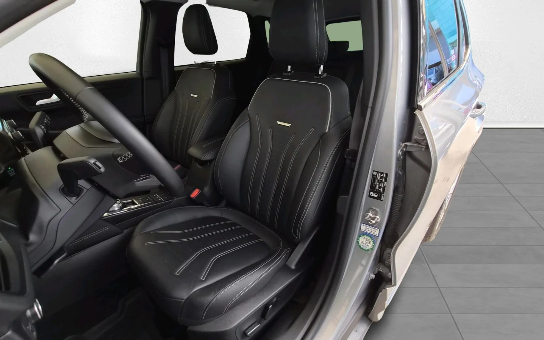Zunanja slika - Ford Kuga - 2.5 Duratec PHEV Vignale AVT.-SLO-USNJE-HEAD-UP - 13