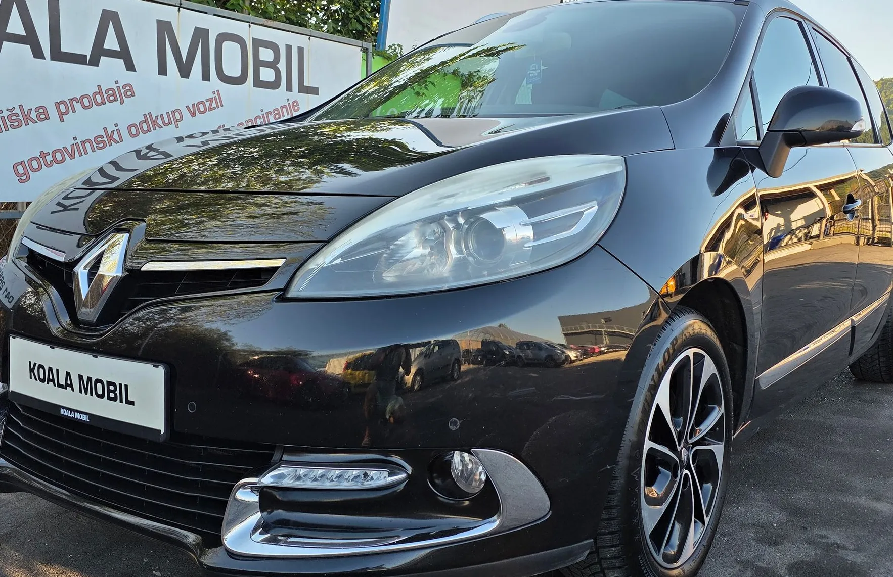 Zunanja slika - Renault Scénic - Grand Scenic dCi 130 BOSE 7 SEDEŽEV-NAVI-KAMERA-ALU PLATIŠČA - 20