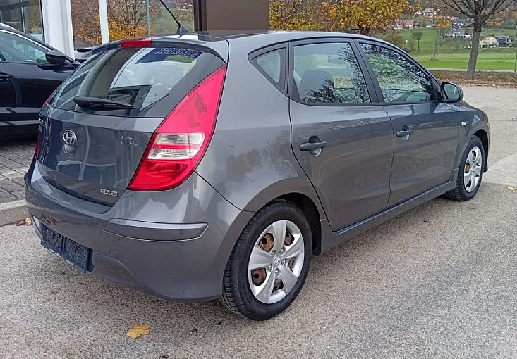 Zunanja slika - Hyundai i30 - 1.6 CRDi Style 1. LASTNIK - 4