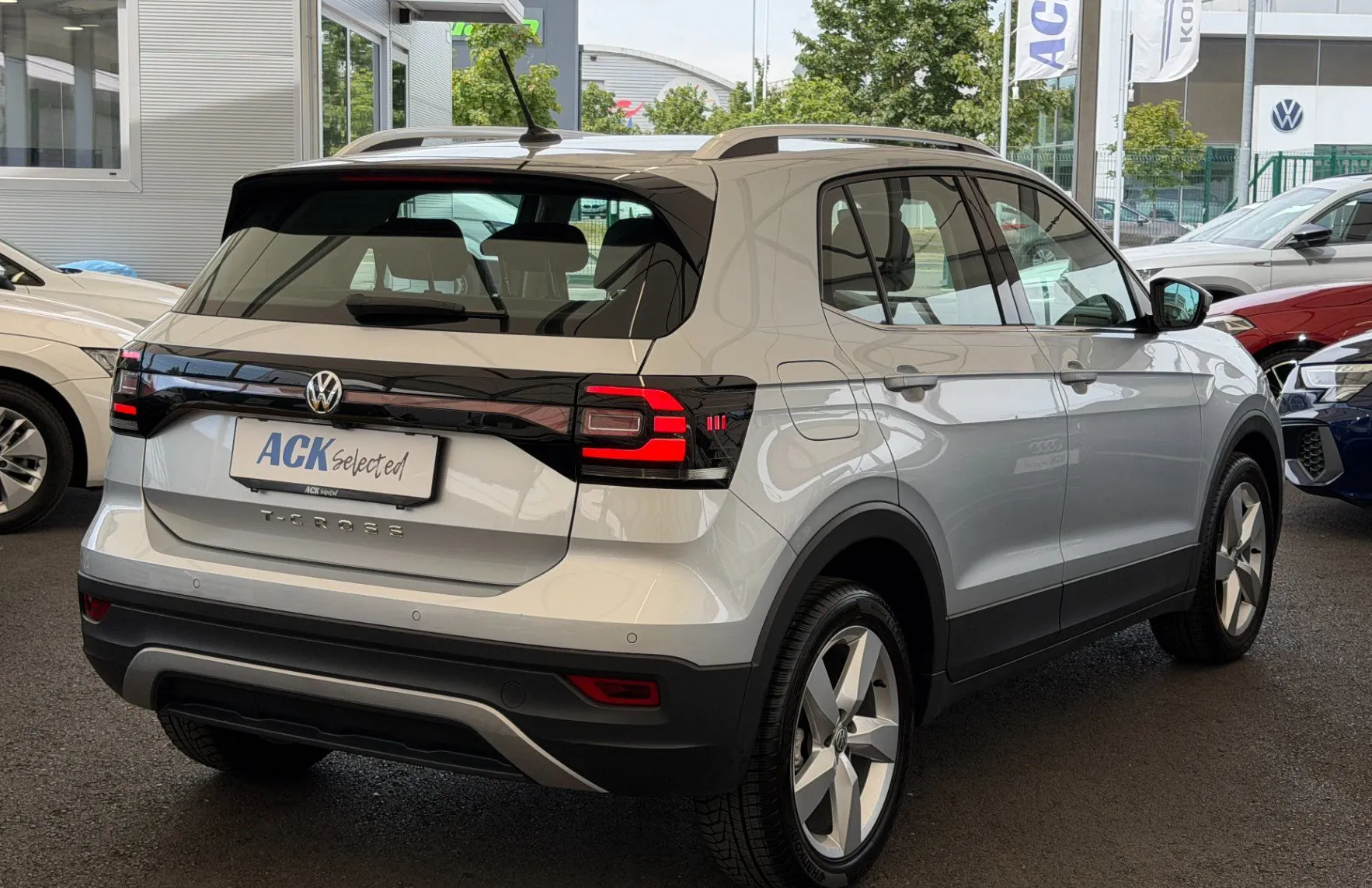 Zunanja slika - Volkswagen T-Cross - Style 1.0 TSI  SLO-1.LASTNIK KAMERA-LED ŽAROMETI - 4