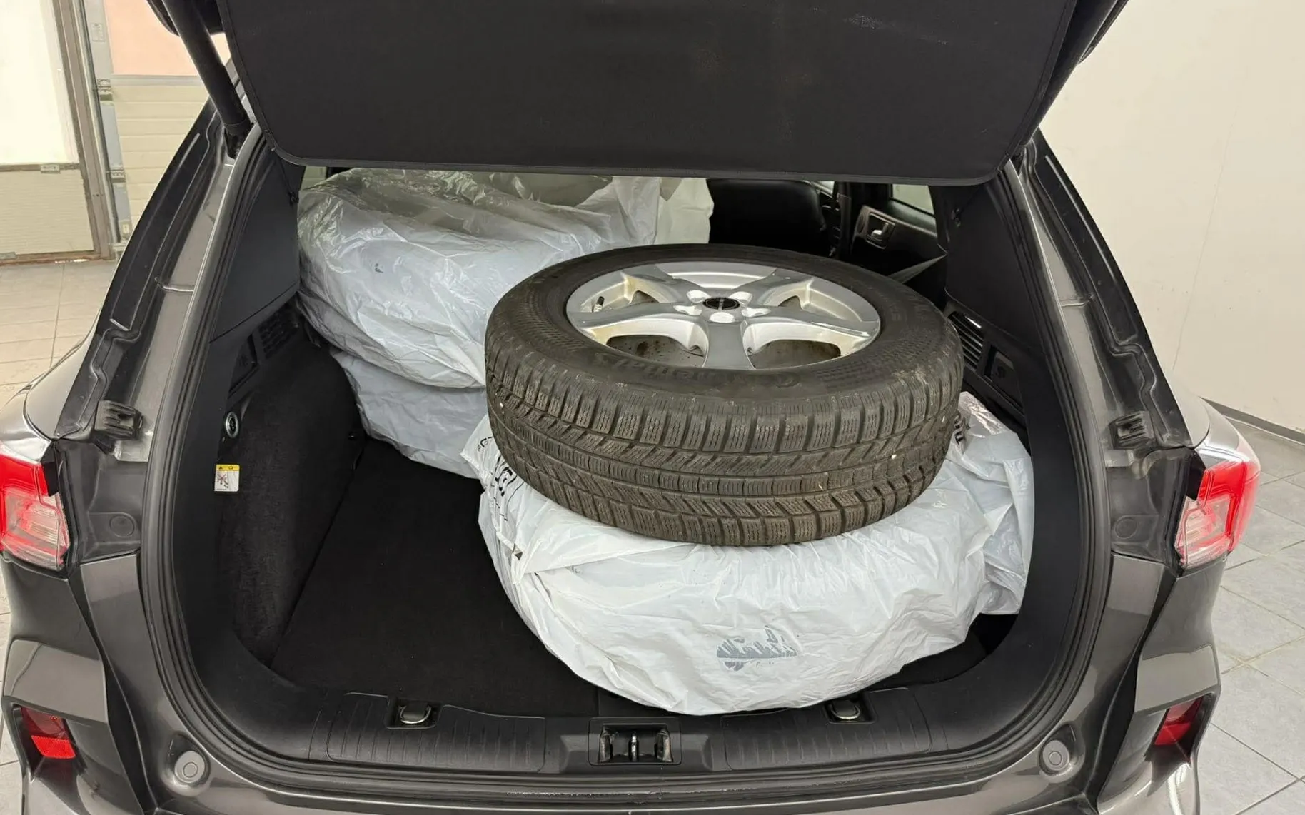 Notranja slika - Ford Kuga - 2.5 Vignale.NEMŠKI+4ALU.KAMERA.PANORAMA.KLUKA.LED - 15