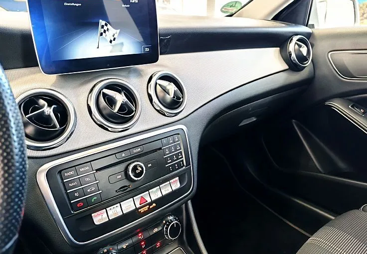 Zunanja slika - Mercedes-Benz GLA-Razred - 180 7DCT-NAVI-KAMERA-DAB-FULL LED-WINTER-VIDEO - 11