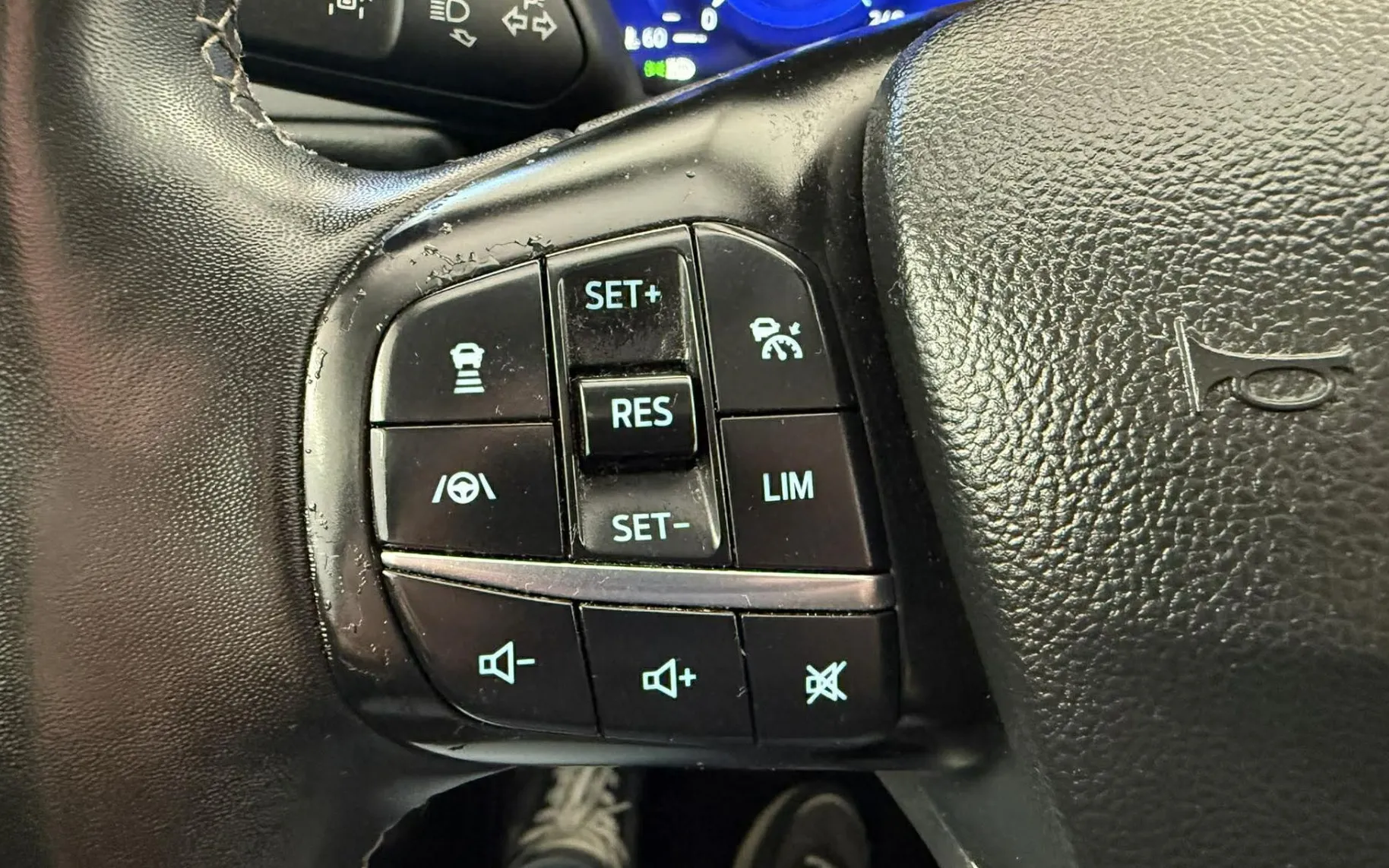 Notranja slika - Ford Kuga - 2.5 Vignale.NEMŠKI+4ALU.KAMERA.PANORAMA.KLUKA.LED - 17