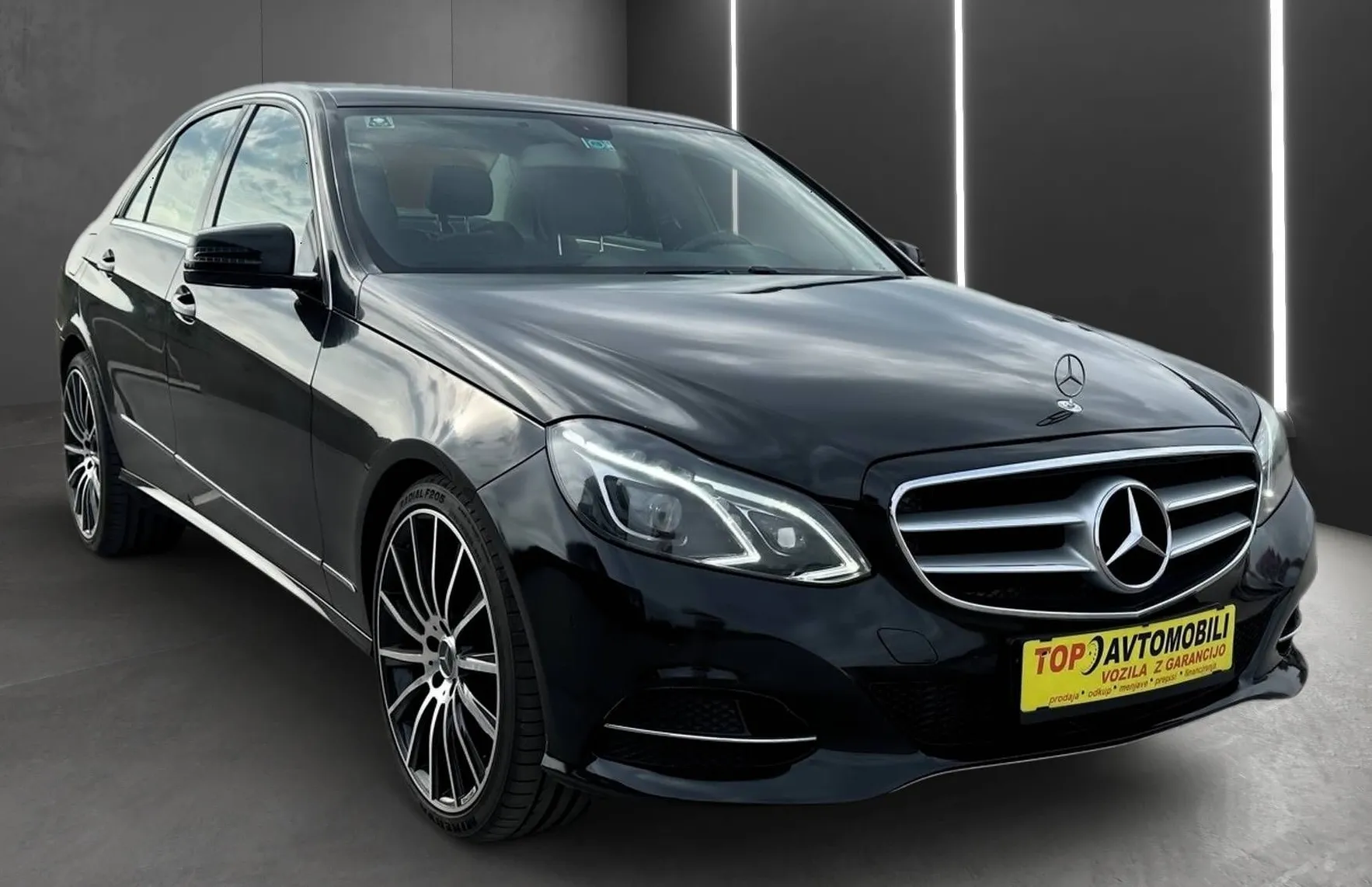 Zunanja slika - Mercedes-Benz E-Razred - 250 CDI SLOVENSKO VOZILO NAVI PDC TEMPOMAT TOP - 11