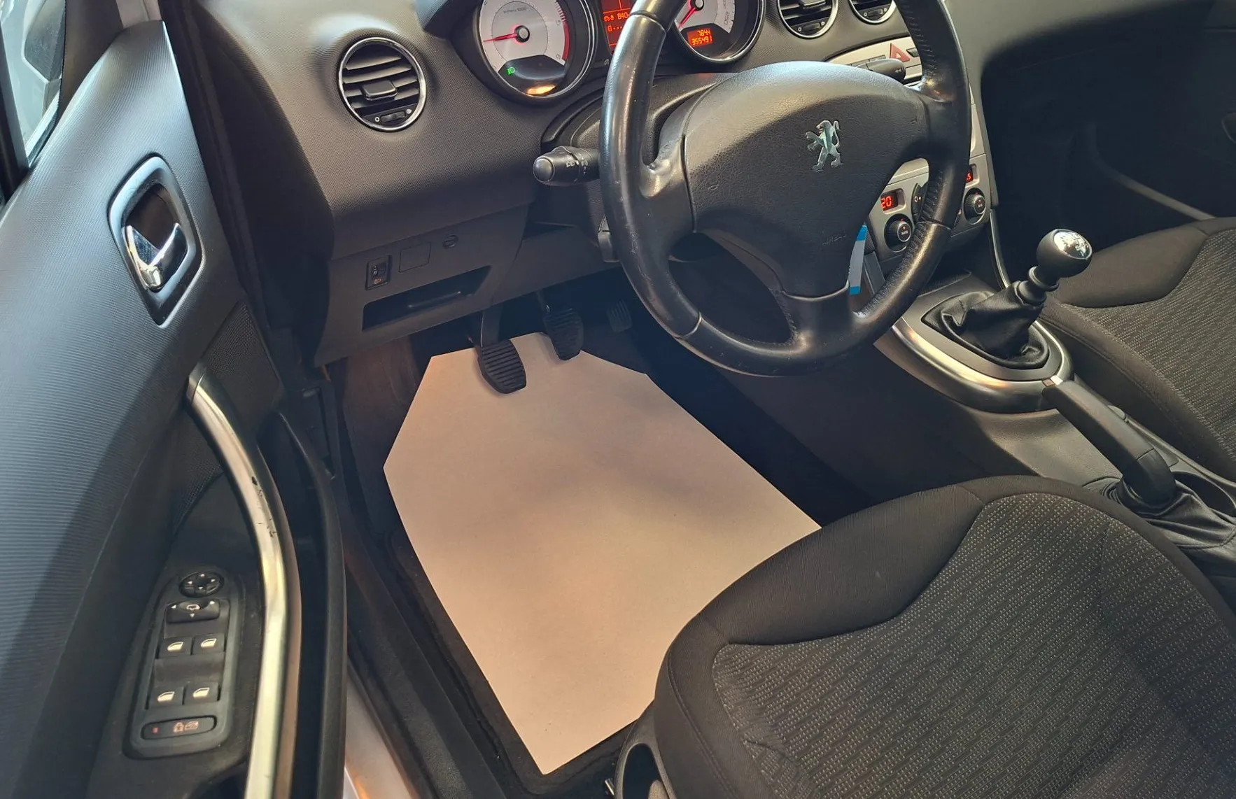 Zunanja slika - Peugeot 308 - SW Premium 1.6 HDi-HITRI KREDIT-ODLIČEN- - 7