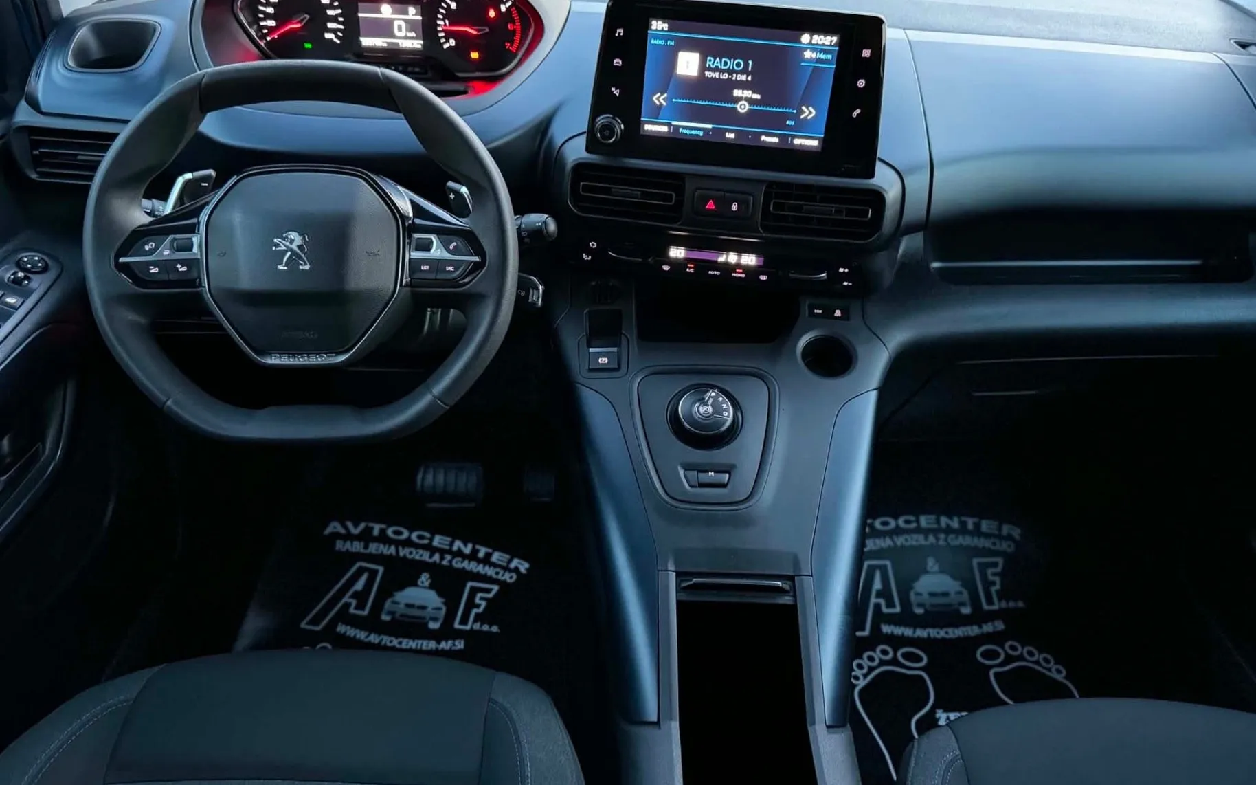Notranja slika - Peugeot Rifter - 1.5-HDI-AUTOMATIK-LED-LIZING ZA TUJCE-F1-PDC - 9