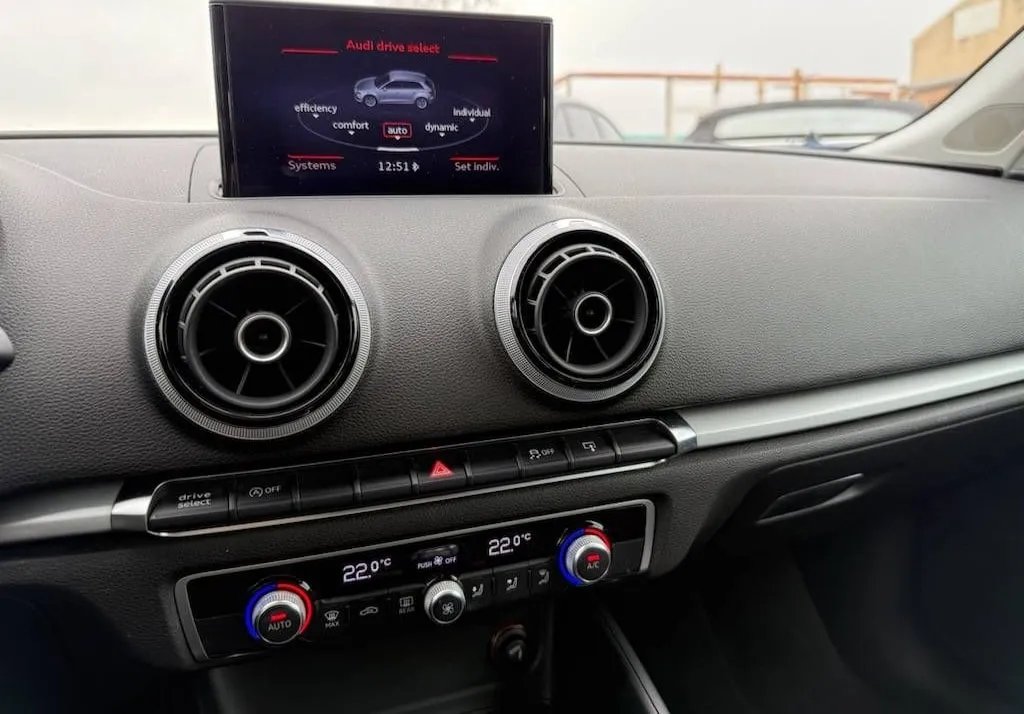 Notranja slika - Audi A3 - 1.6 TDI SPORT OPR.VELIK SERVIS NA KREDIT BREZ PO - 12