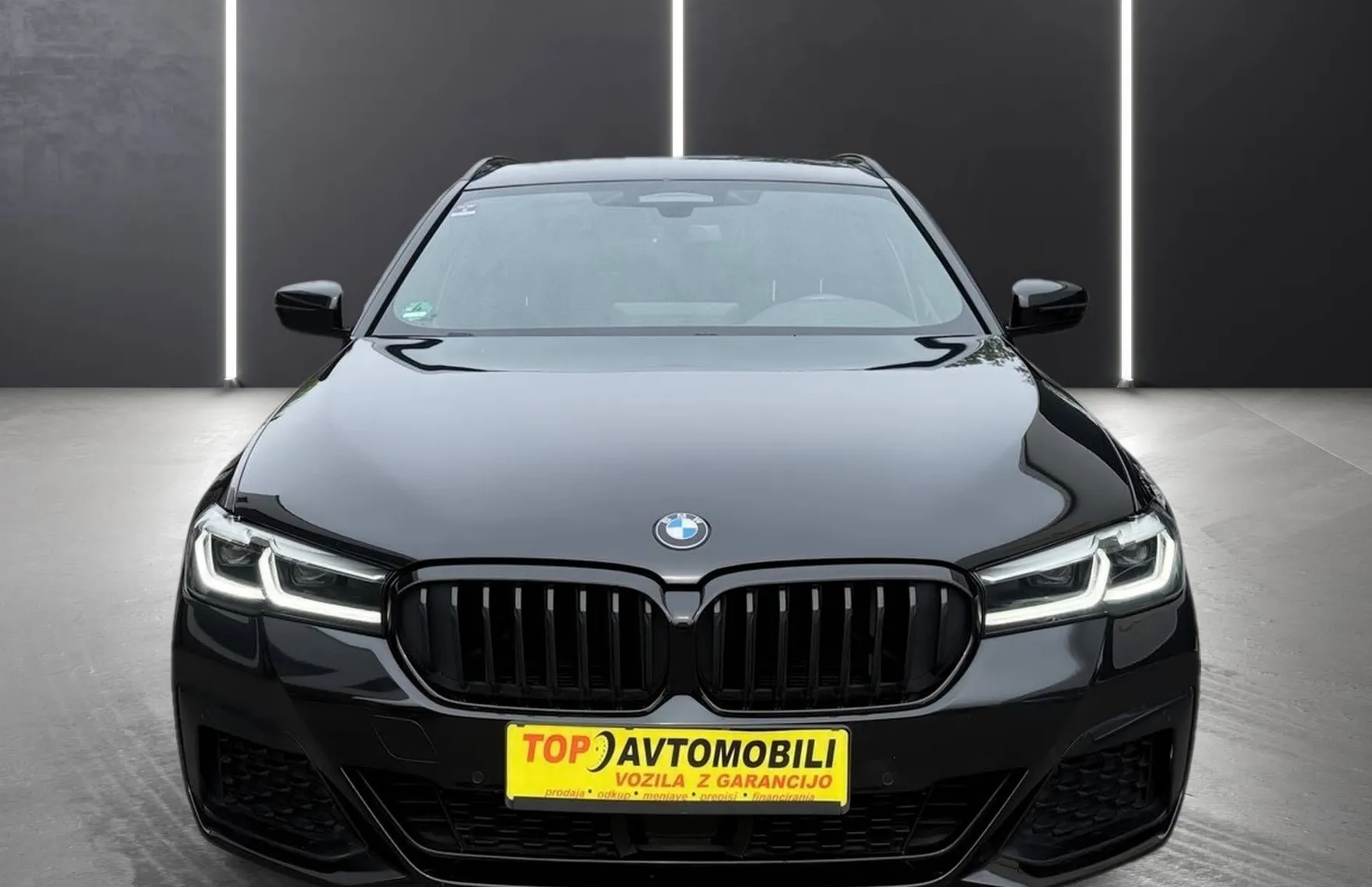 Zunanja slika - BMW Serija 5 - Touring: 520i M SPORT PAKET PANO USNJE NAVI KAMERA VIRTU - 9