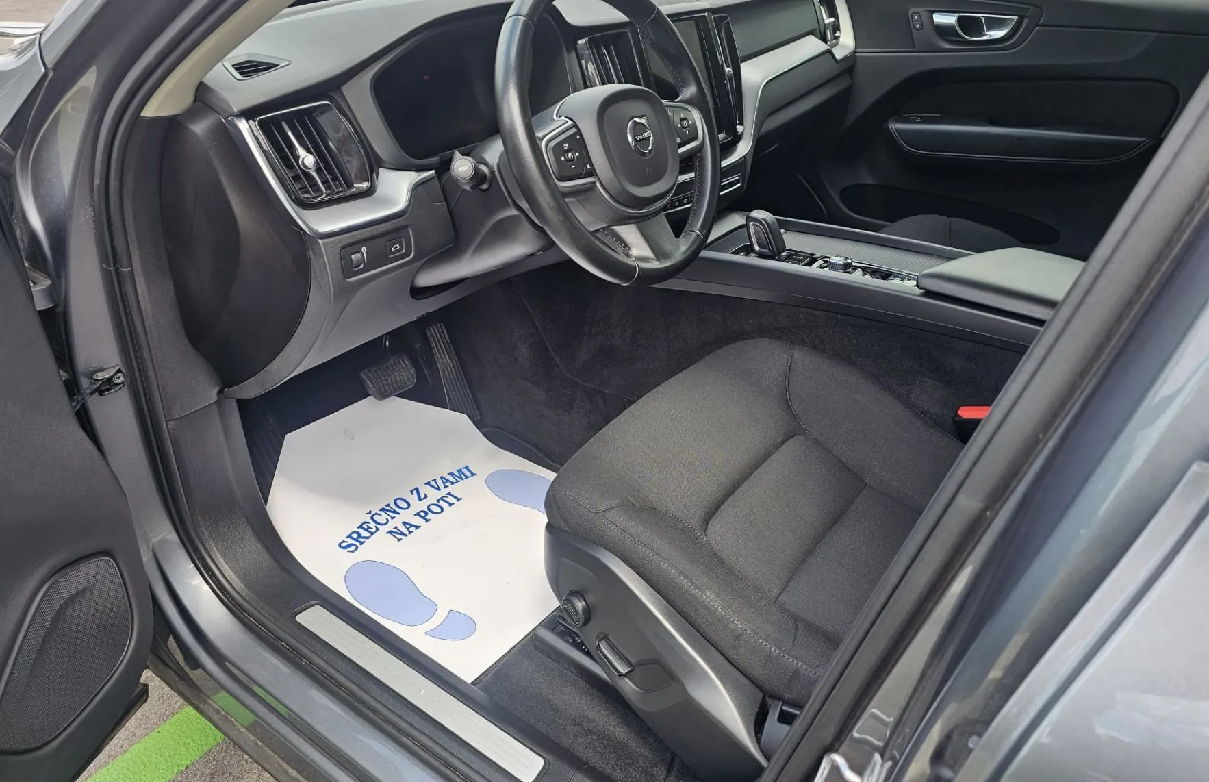 Zunanja slika - Volvo XC60 - B4D AWD Mom.Pro Avt.|panorama|wirtual|Navi|AC|Asis - 7