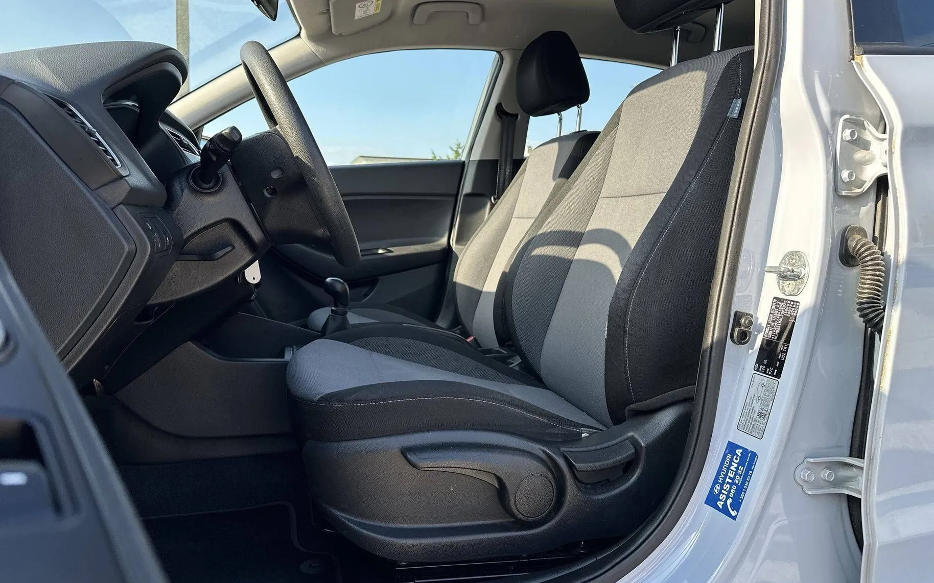 Notranja slika - Hyundai i20 - 1.25 Life - 10