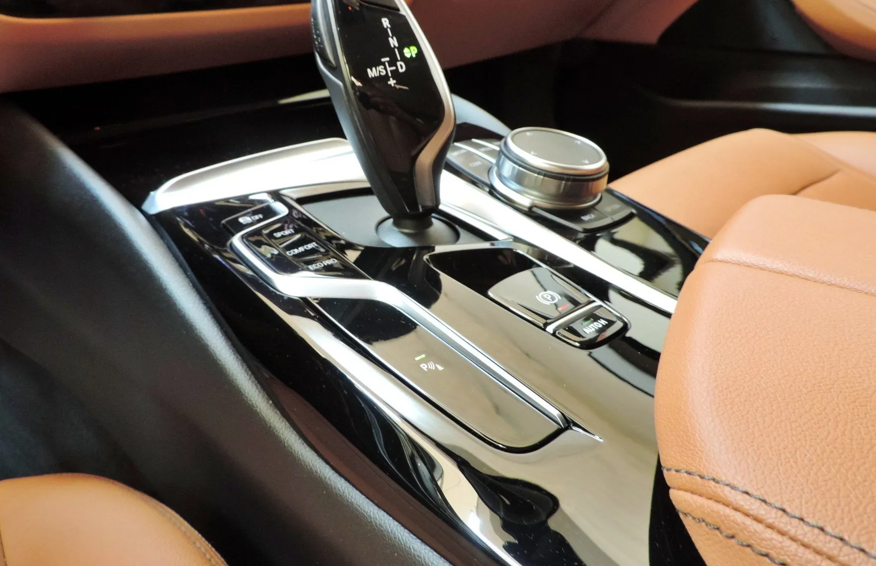 Zunanja slika - BMW Serija 5 - Touring: 520i Avt. USNJE-KAMERA-LED-MRTVI KOT… - 19