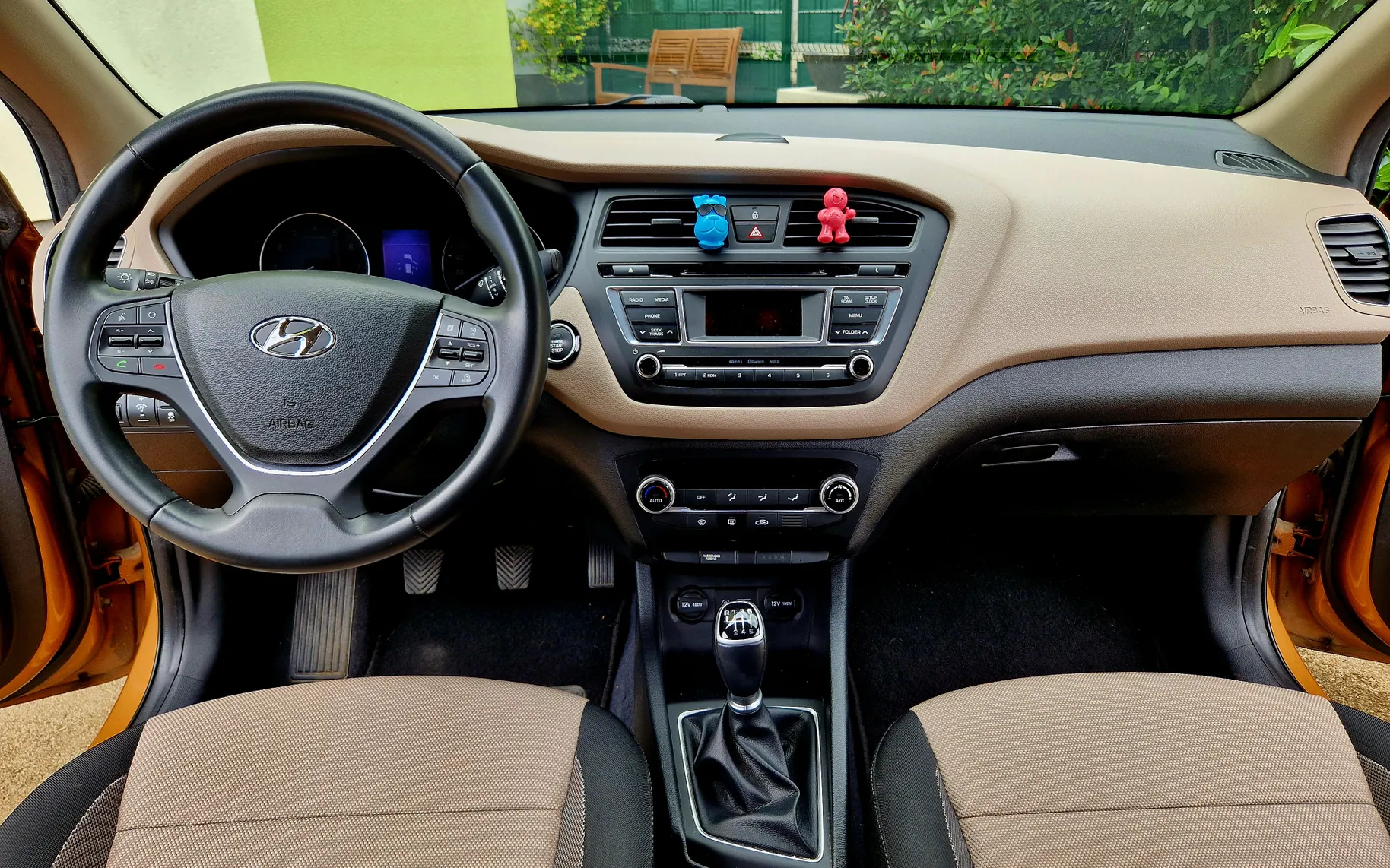 Notranja slika - Hyundai i20 - 1,4 Premium - 5