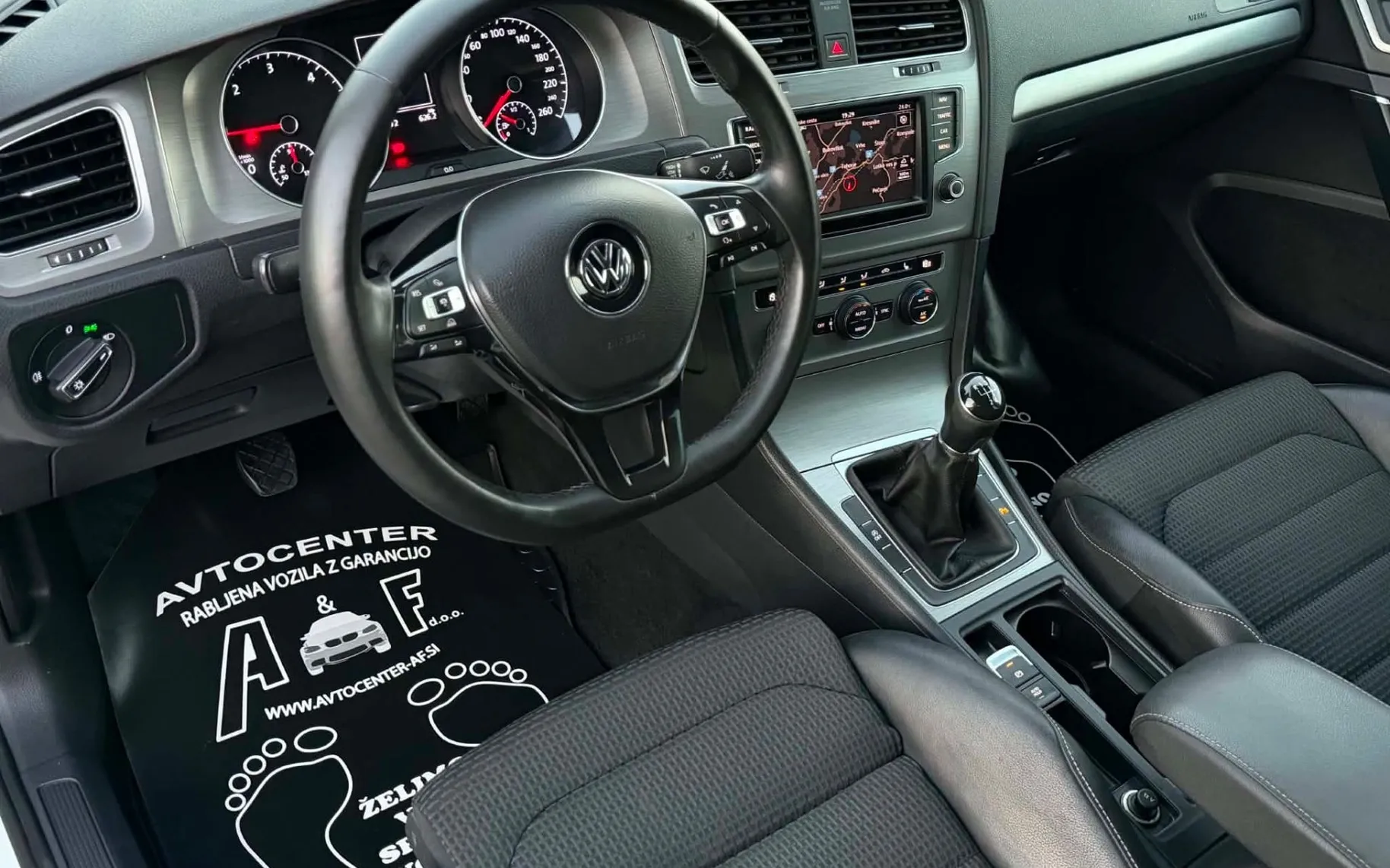 Notranja slika - Volkswagen Golf Variant - 1.6 TDI-H LINE-BI XENON+MASAŽA-LIZING ZA TUJCE- - 9