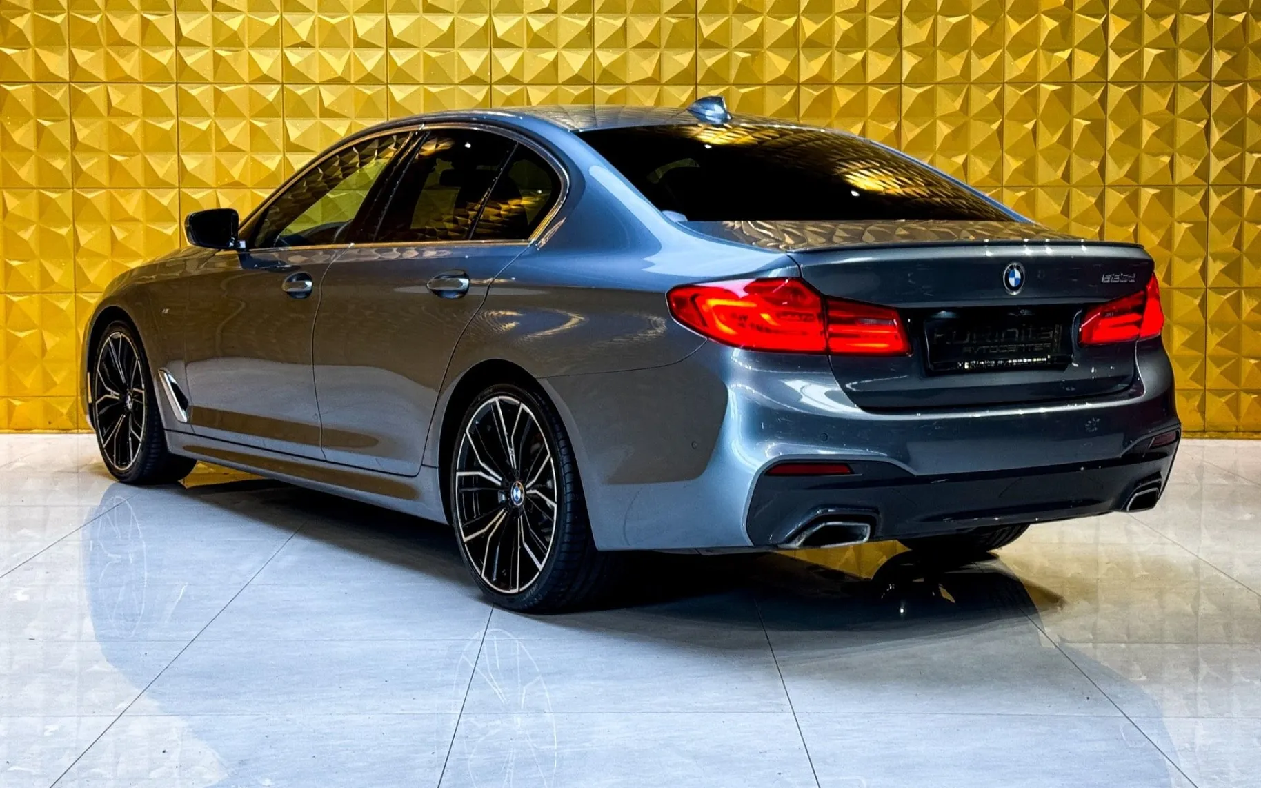 Notranja slika - BMW serija 5: - 520d AUT. M Sport-LED-VIRTUAL-GRETJE-KAMERA... - 9