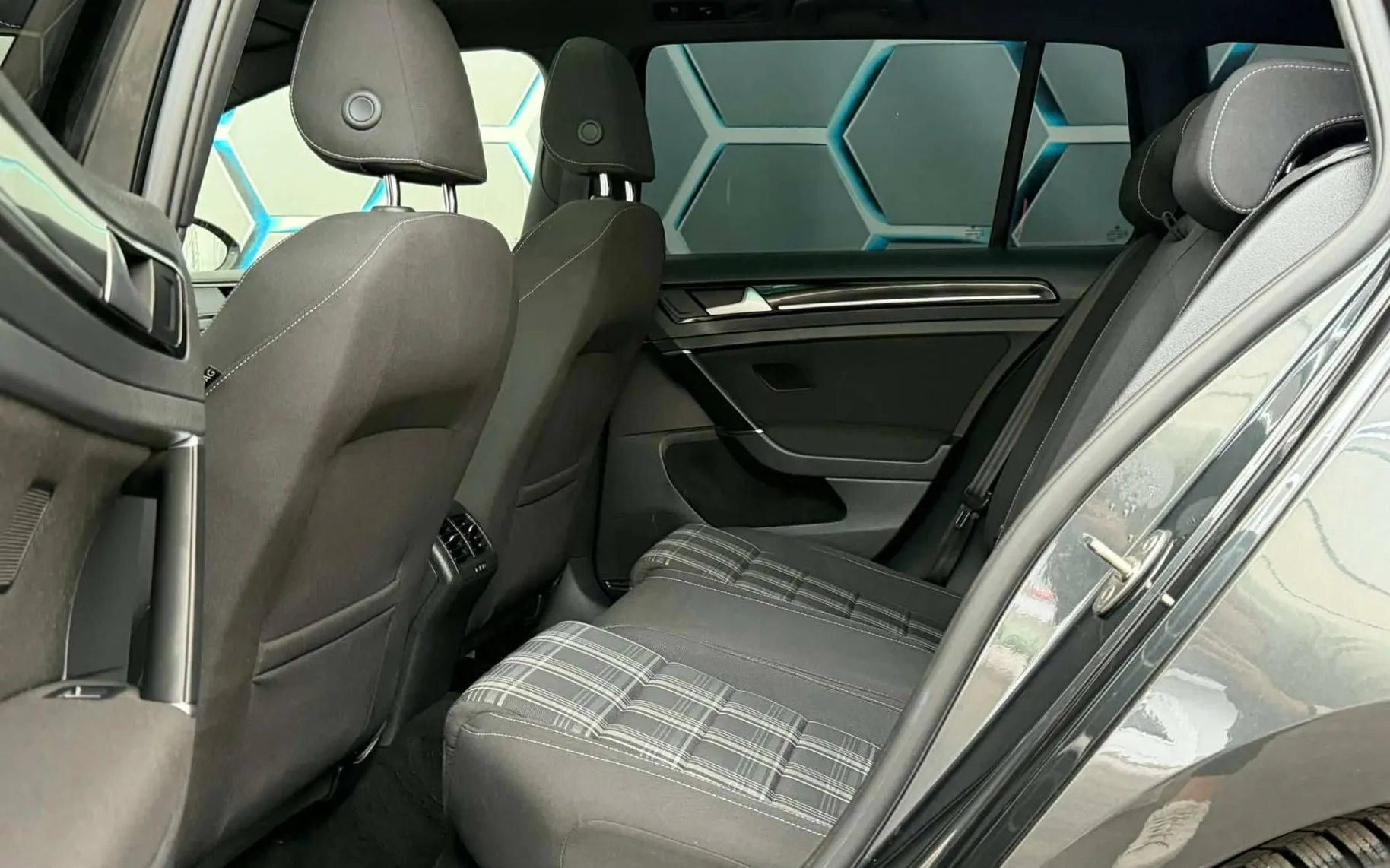 Notranja slika - Volkswagen Golf Variant - 2.0 GTD•XENON•PANO•KEYLESS•MAXTON•REMUS•NAVI•F1• - 10
