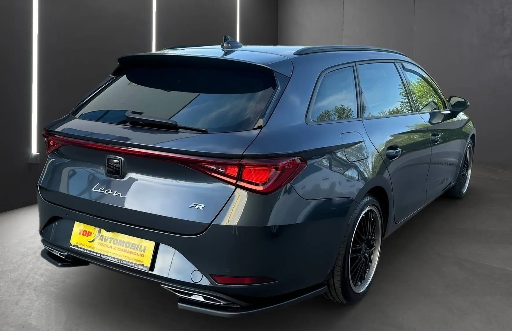 Zunanja slika - Seat Leon - ST 2.0 TDI FR LED ACC NAVI LINE ASIST VIRTUAL TOP - 8