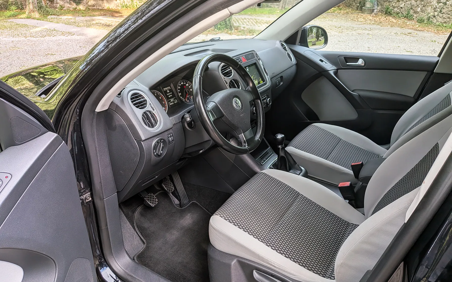 Notranja slika - Volkswagen Tiguan - 1,4 TSI BlueMotion Trend&Fun - 10