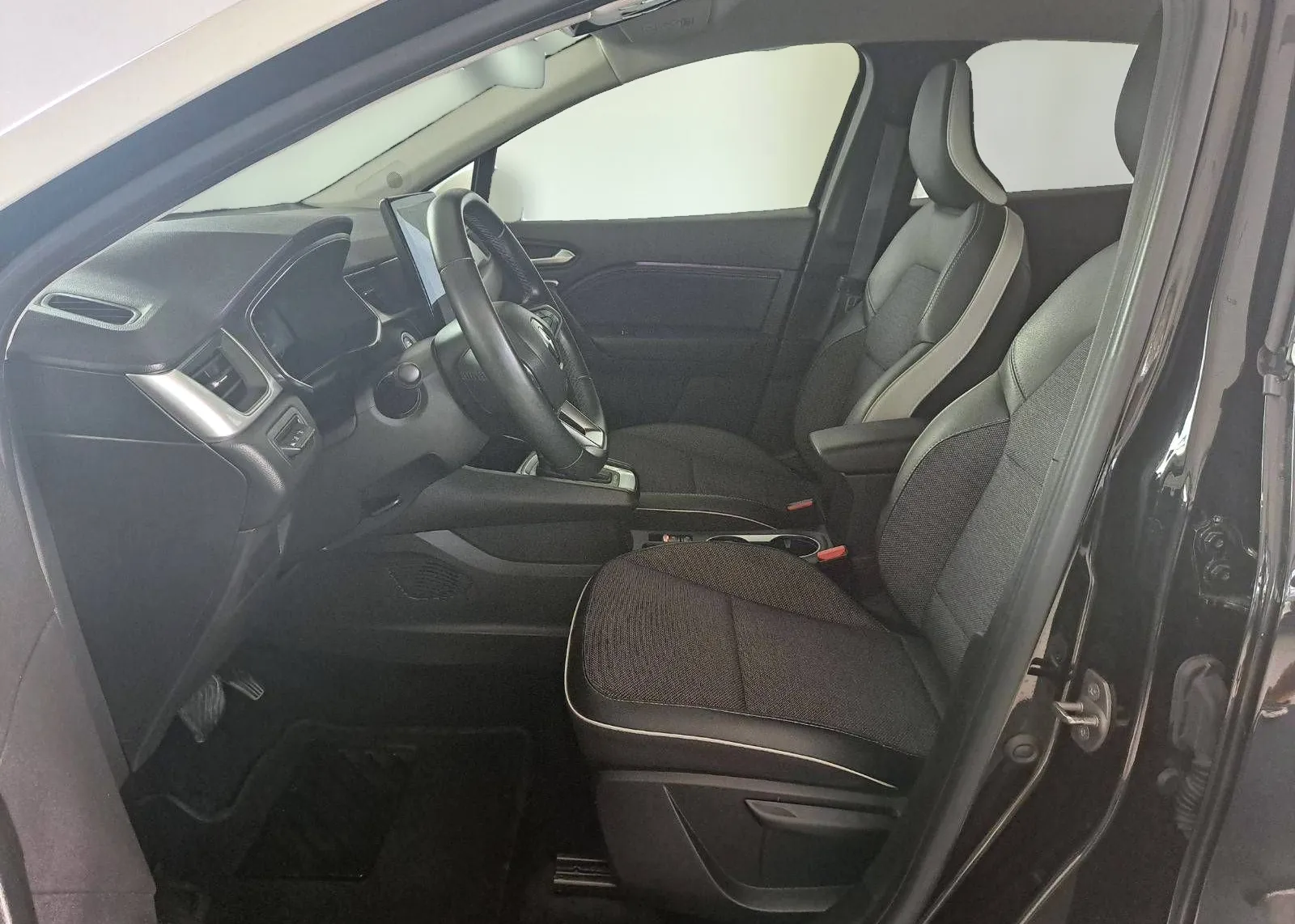 Notranja slika - Renault Captur - E-Tech HYBRID Avt.-KAMERA-1 LASTNIK-FUL LED - 10