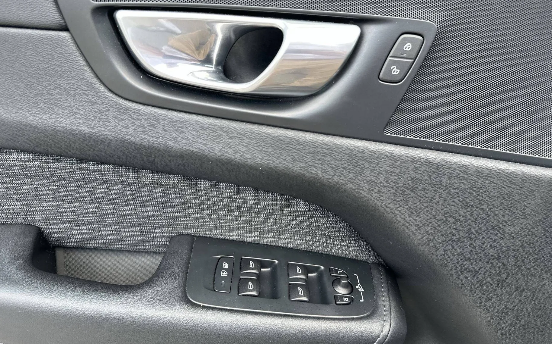 Notranja slika - Volvo XC60 - B4D AWD Core Avt. - 13