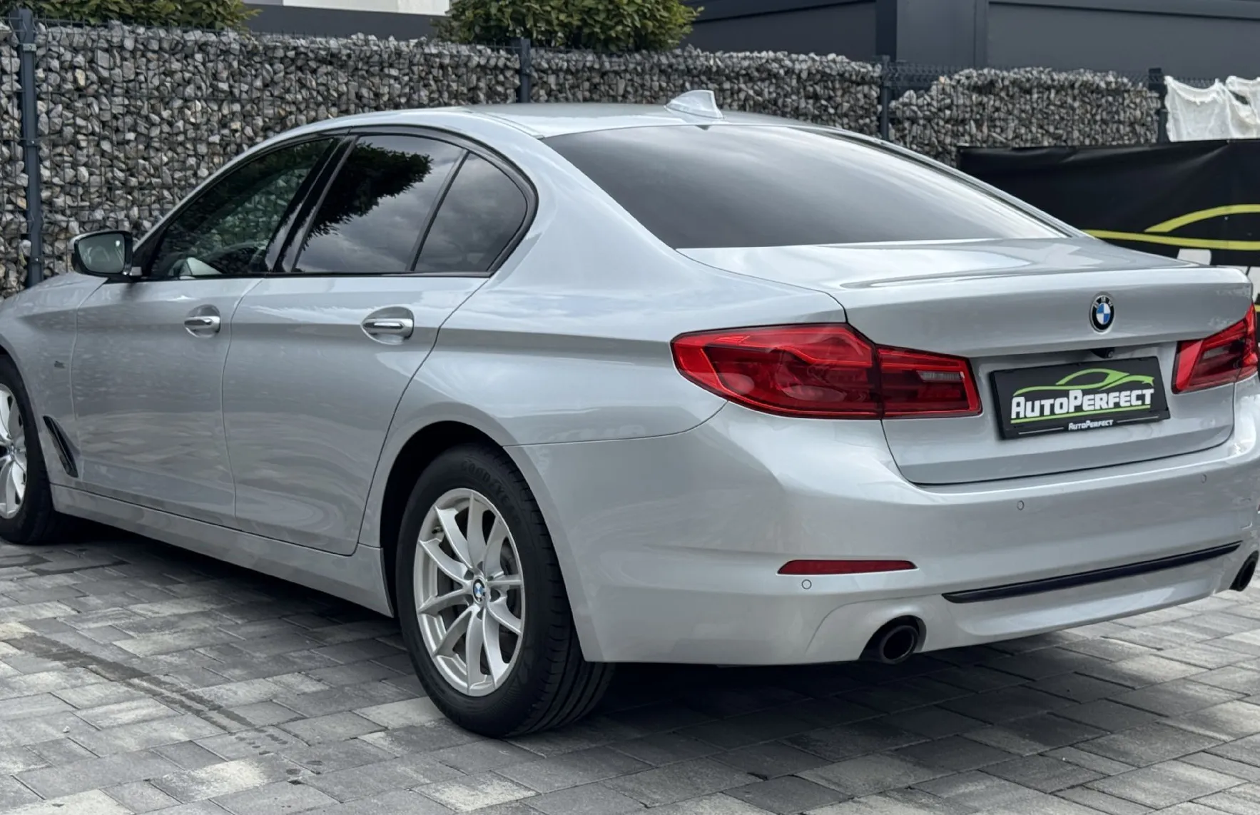 Zunanja slika - BMW Serija 5 - : 520d Aut. Sport Line |Kam||Gr.Sed.|Navi|Ambi... - 4