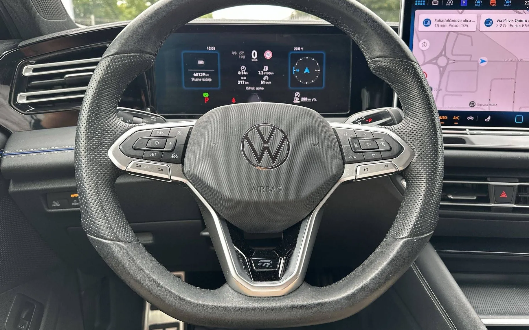 Notranja slika - VW Tiguan - 4motion 2.0 TDI BMT R-Line DSG - 14