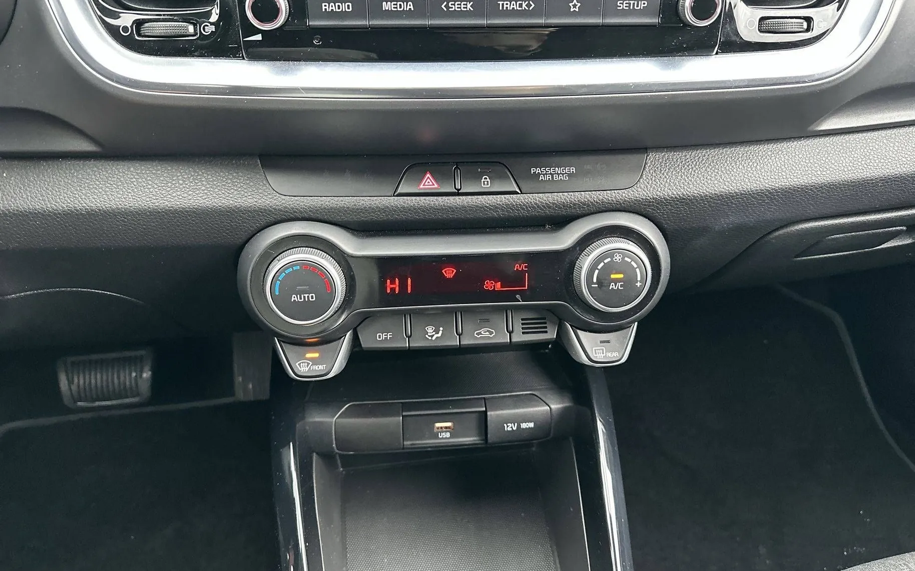 Notranja slika - KIA Stonic - 1.0 T-GDi LX Urban ISG DCT - 18