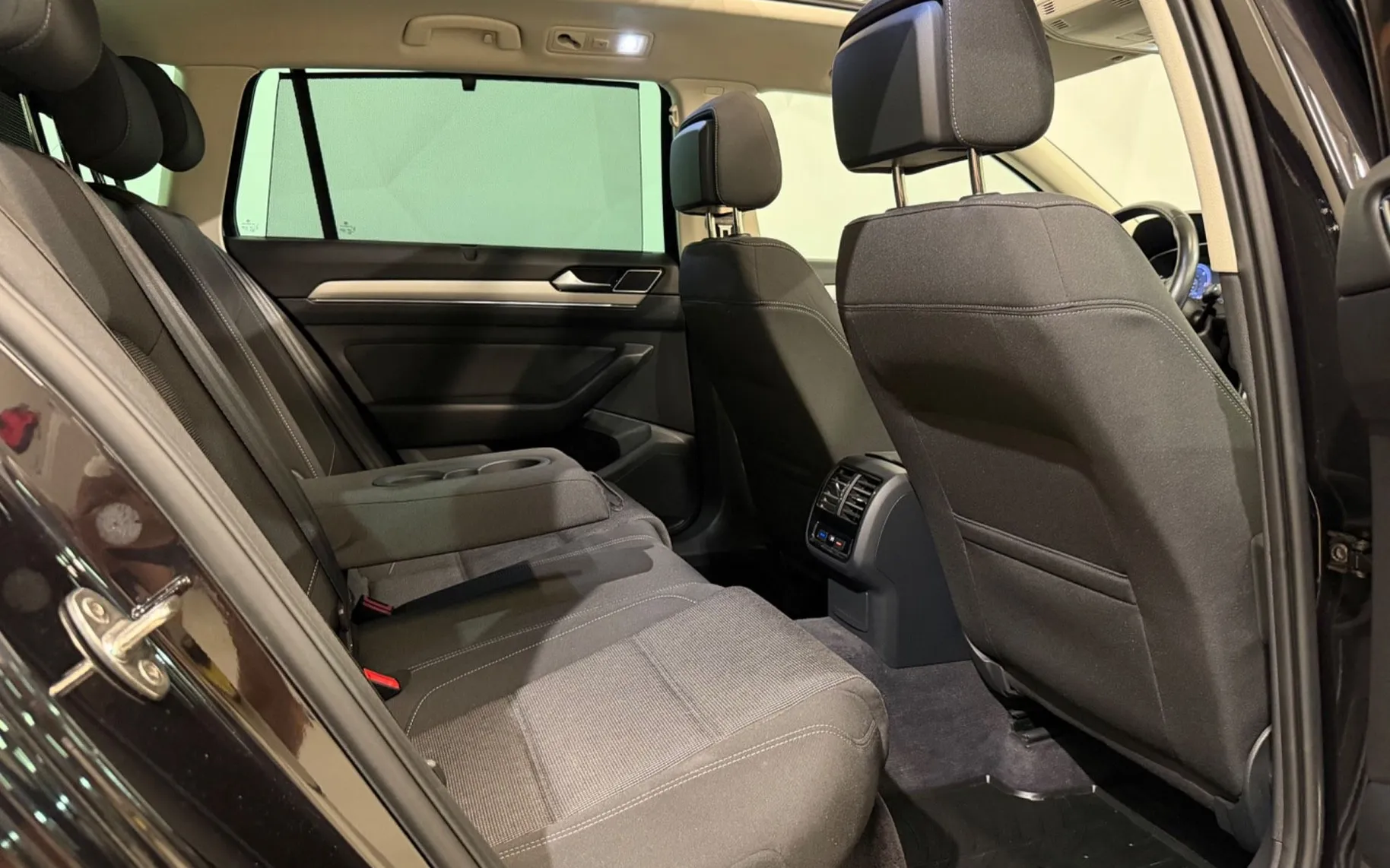 Notranja slika - VW Passat Variant - 2.0 TDI-FULL LED-VIRTUAL-PANO-DSG-MASAŽA-NAVI-ACC. - 12