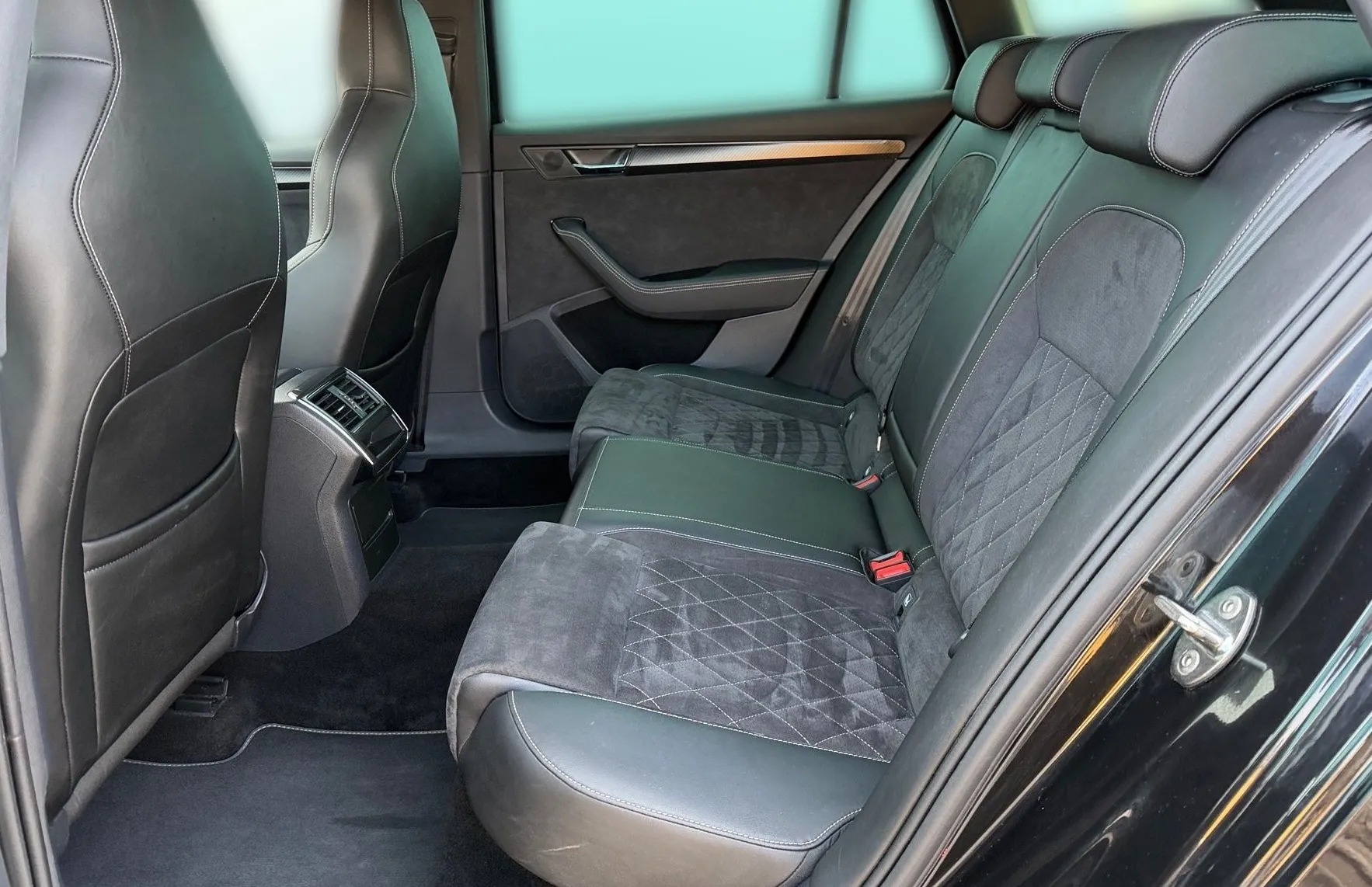 Zunanja slika - Škoda Superb - 2.0 TDI Sportline Combi DSG 147kW-Matrix-Kamera... - 11