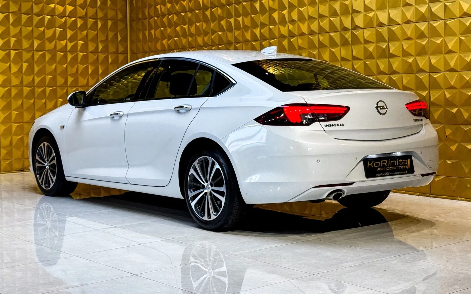 Notranja slika - Opel Insignia - 2.0 CDTI AUT. HEADUP-KAMERA-BOSE-GRETJE VOLANA - 7