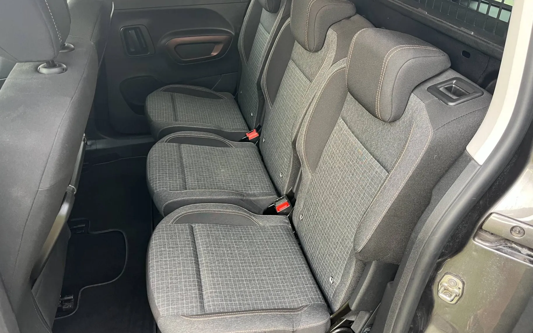 Notranja slika - Peugeot Rifter - GT LINE 1.5 BLUEHDI 130 -SLO-N-1 TOVORNO VOZILO... - 9