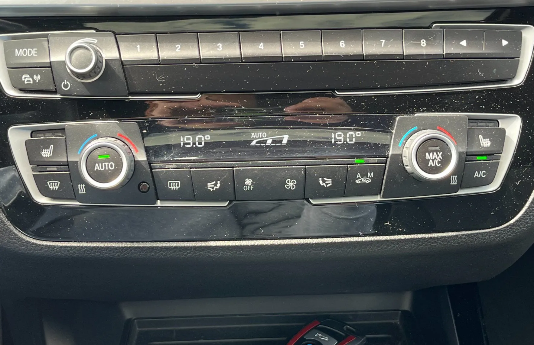 Zunanja slika - BMW Serija 1 - : 116d Sport Line AVT. LED. PANO. 2X PDC. TEMPOM. - 19