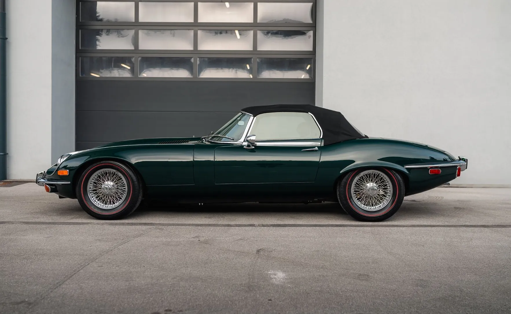 Zunanja slika - Jaguar E-Type - V12 Roadster - najlepši avto kadarkoli narejen - 8