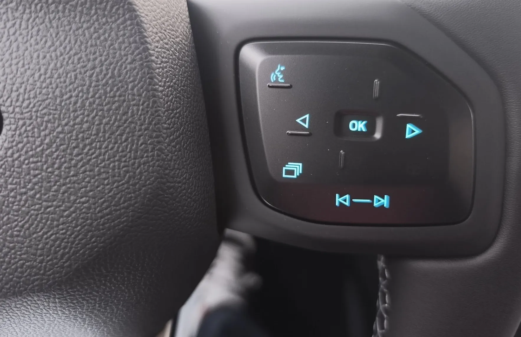 Zunanja slika - Ford Explorer - EV STYLE 170PS 52KWH RWD - 15
