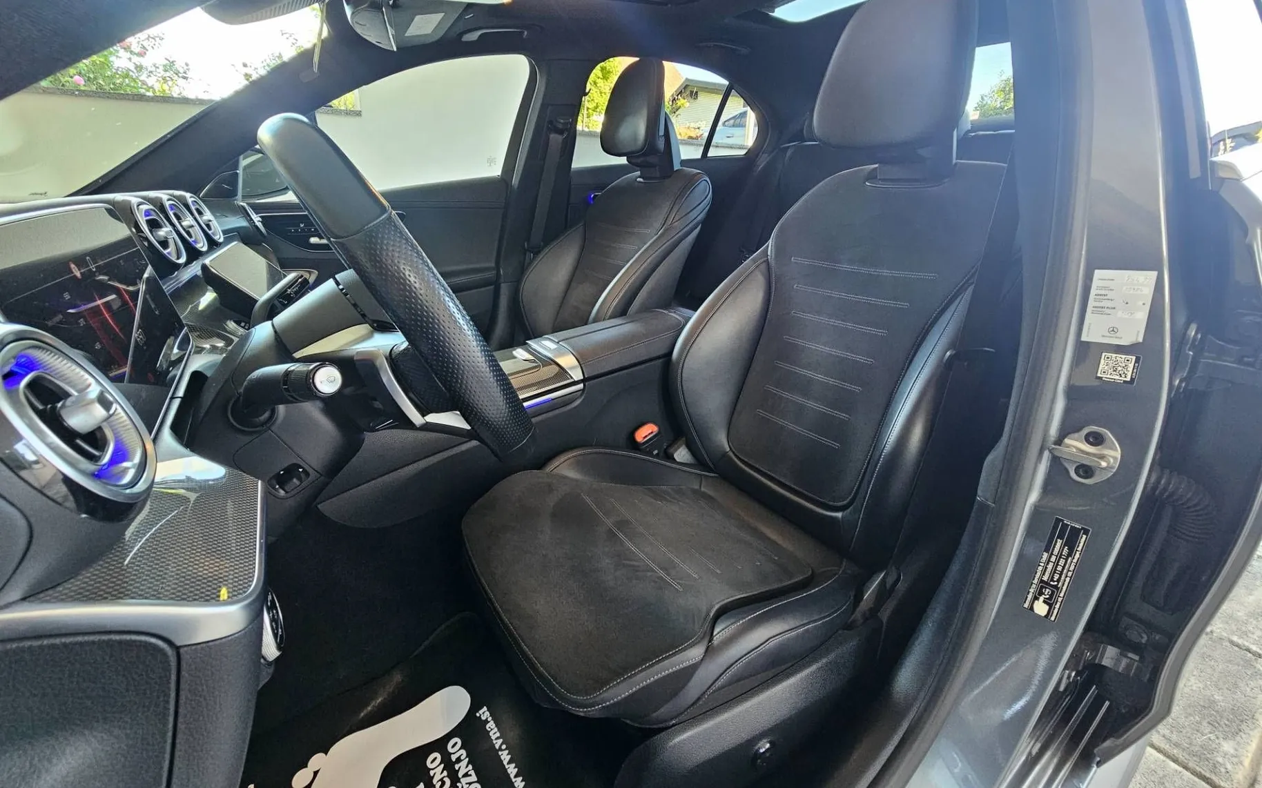 Notranja slika - Mercedes-Benz C-Razred - C 300 d AMG |PANORAMA|VIRTUAL|AMBIENT|RADAR|ALU18| - 8