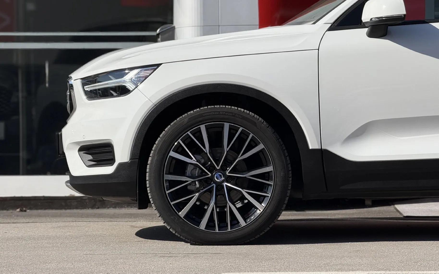 Zunanja slika - Volvo XC40 - D3 A Momentum 1.LASTNIK - 9