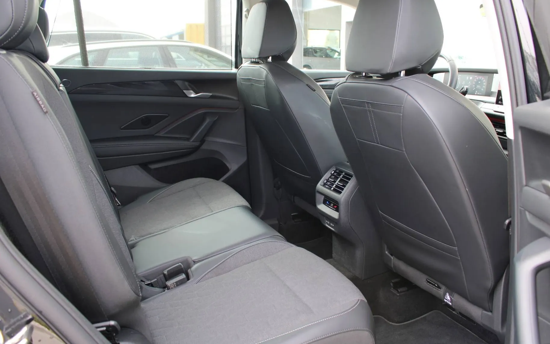 Zunanja slika - VW Tayron - 2.0TDI 4MOTION 142kW 7SED IQ MATRIX KAM360 KLJUKA - 12