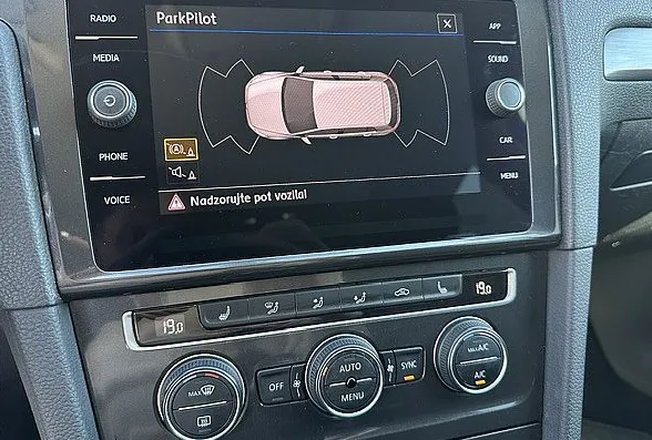Zunanja slika - VW Golf - 1.6 TDI°°Digi.števci°°Gretje sedežev°°Garancija - 9