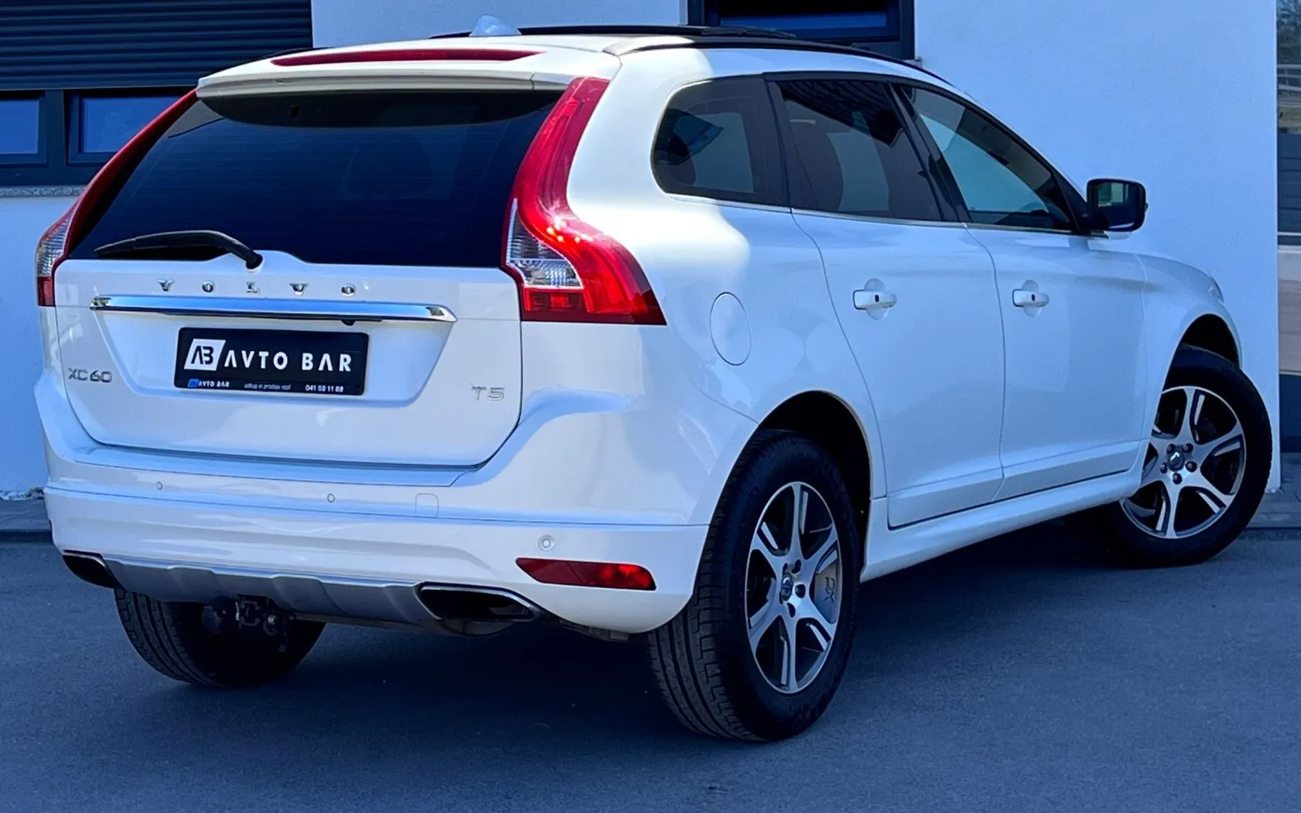 Zunanja slika - Volvo XC60 - T5 Summum Geartronic+1.LAST+NAVI+XENON - 6