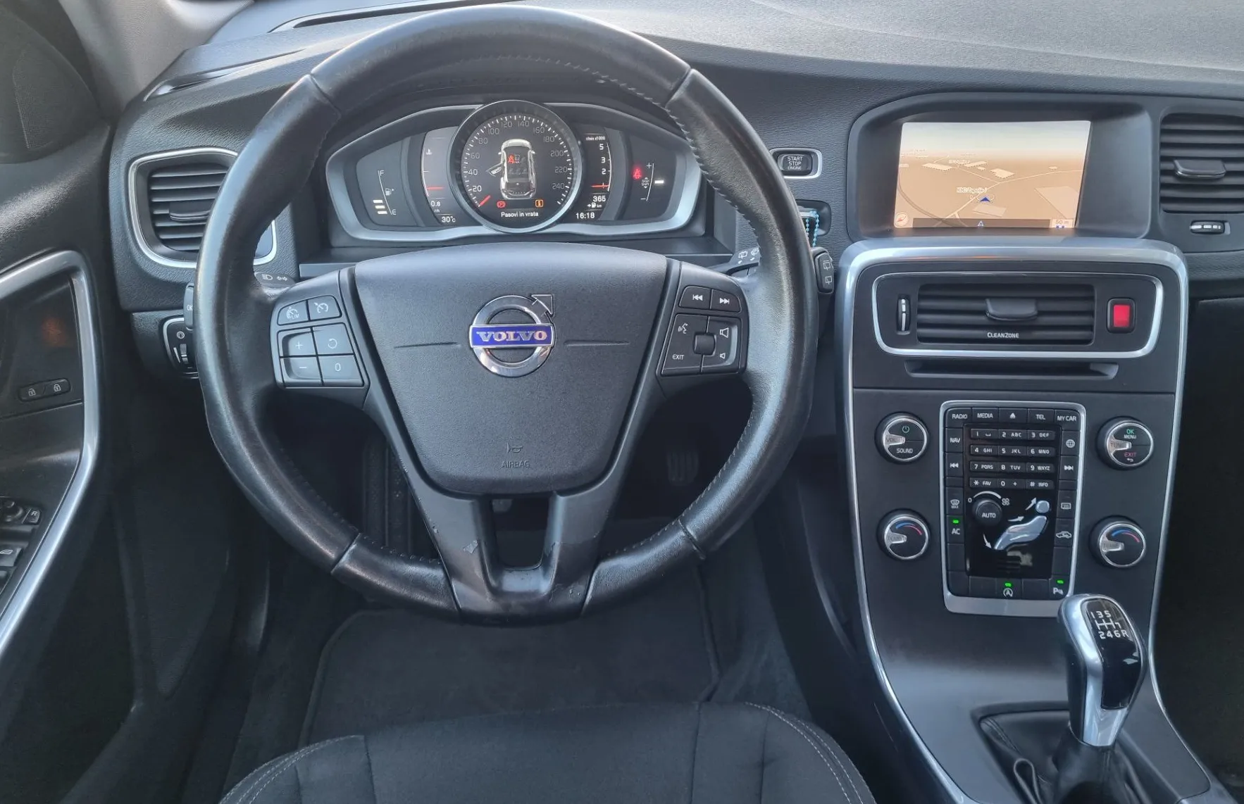 Zunanja slika - Volvo V60 - 2.0 TD - VLEČNA KLJUKA +NAVIGACIJA+PDC+TEMPOMAT... - 11