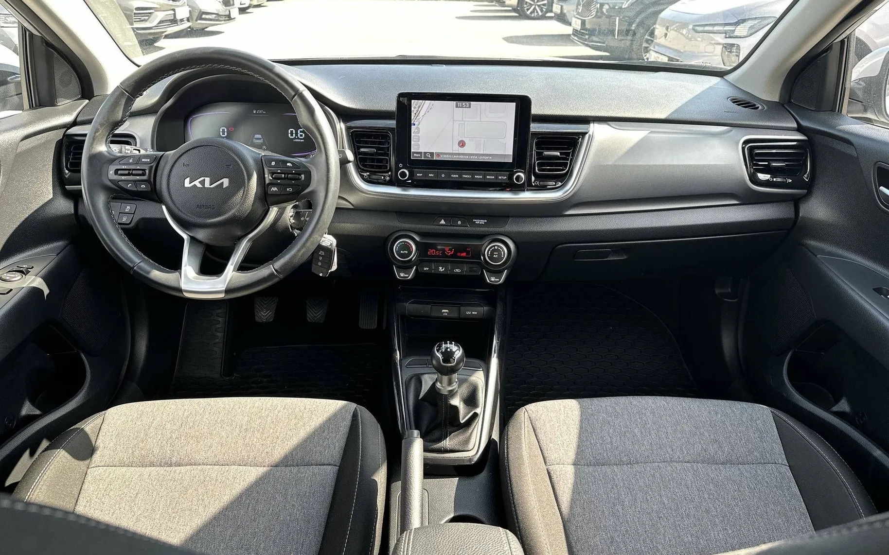 Notranja slika - KIA Stonic - 1.0 T-GDi LX Urban+ ISG - 20