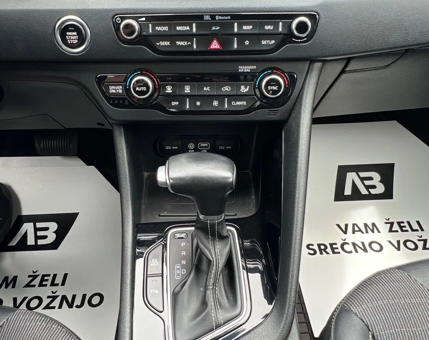 Notranja slika - KIA Niro - 1.6 PHEV+1.LAST+SLO+KAMERA+MRTVI KOT+JBL+KLJUKA - 11