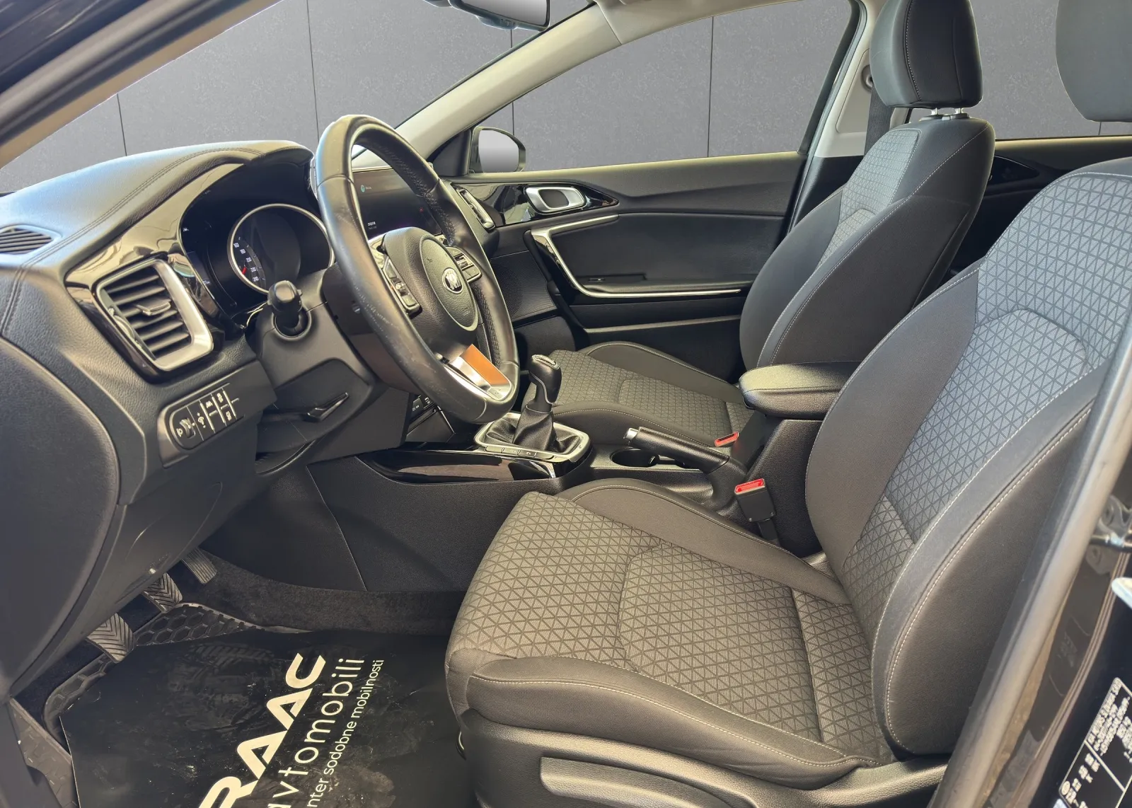 Zunanja slika - KIA Ceed - 1,5 T-GDI GT-Line ISG - 6