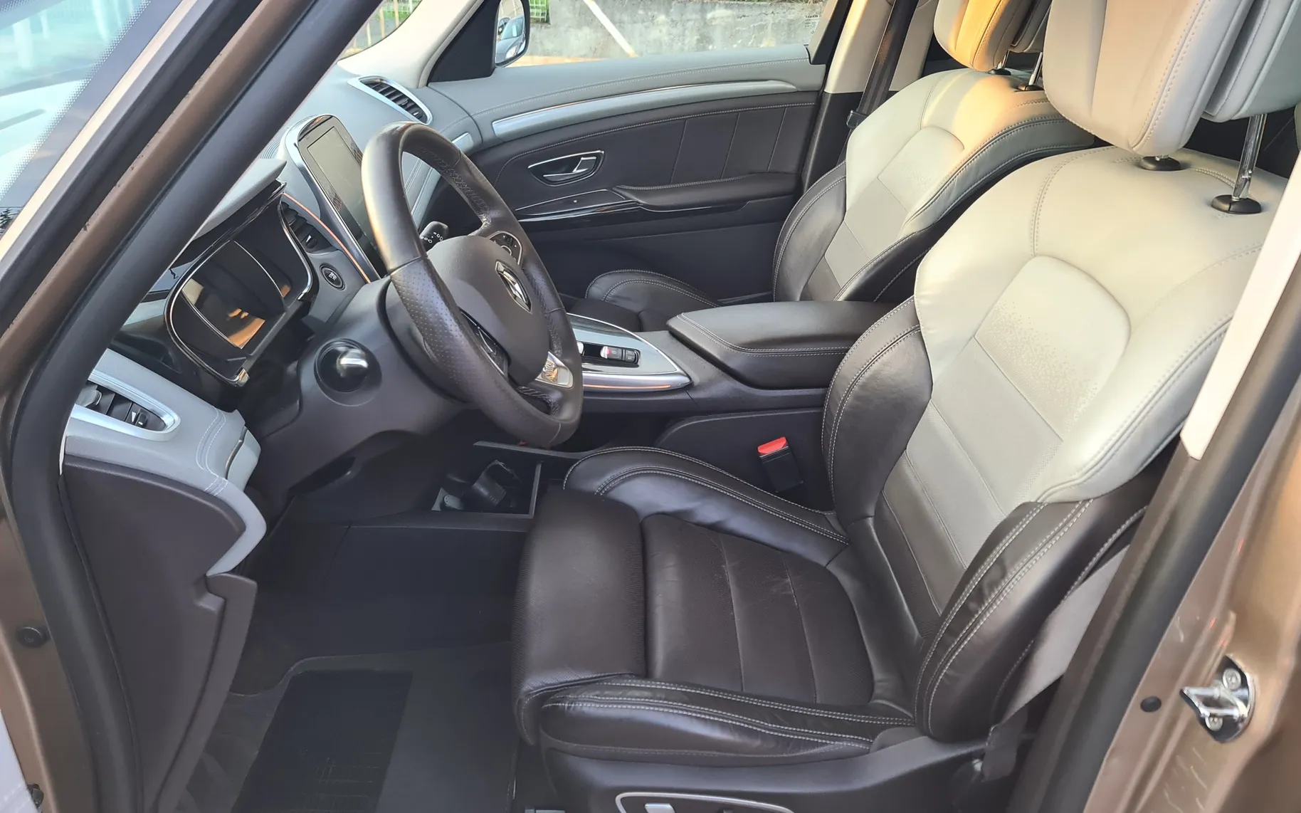 Notranja slika - Renault Espace - INITIALE PARIS dci160 4CONTROL,FULLED,MASAŽA - 13