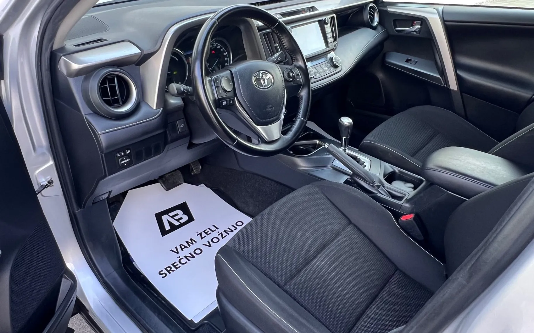 Notranja slika - Toyota RAV4 - Hybrid 2.5-SLO-NAVI-LED+R.KAMERA+KLJUKA - 9